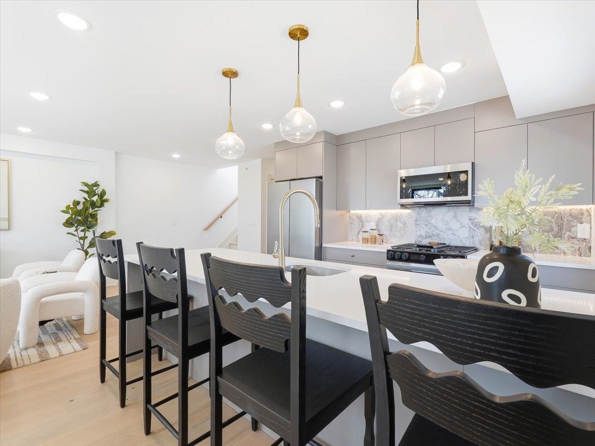 62 GARDNER AVE - Photo 4