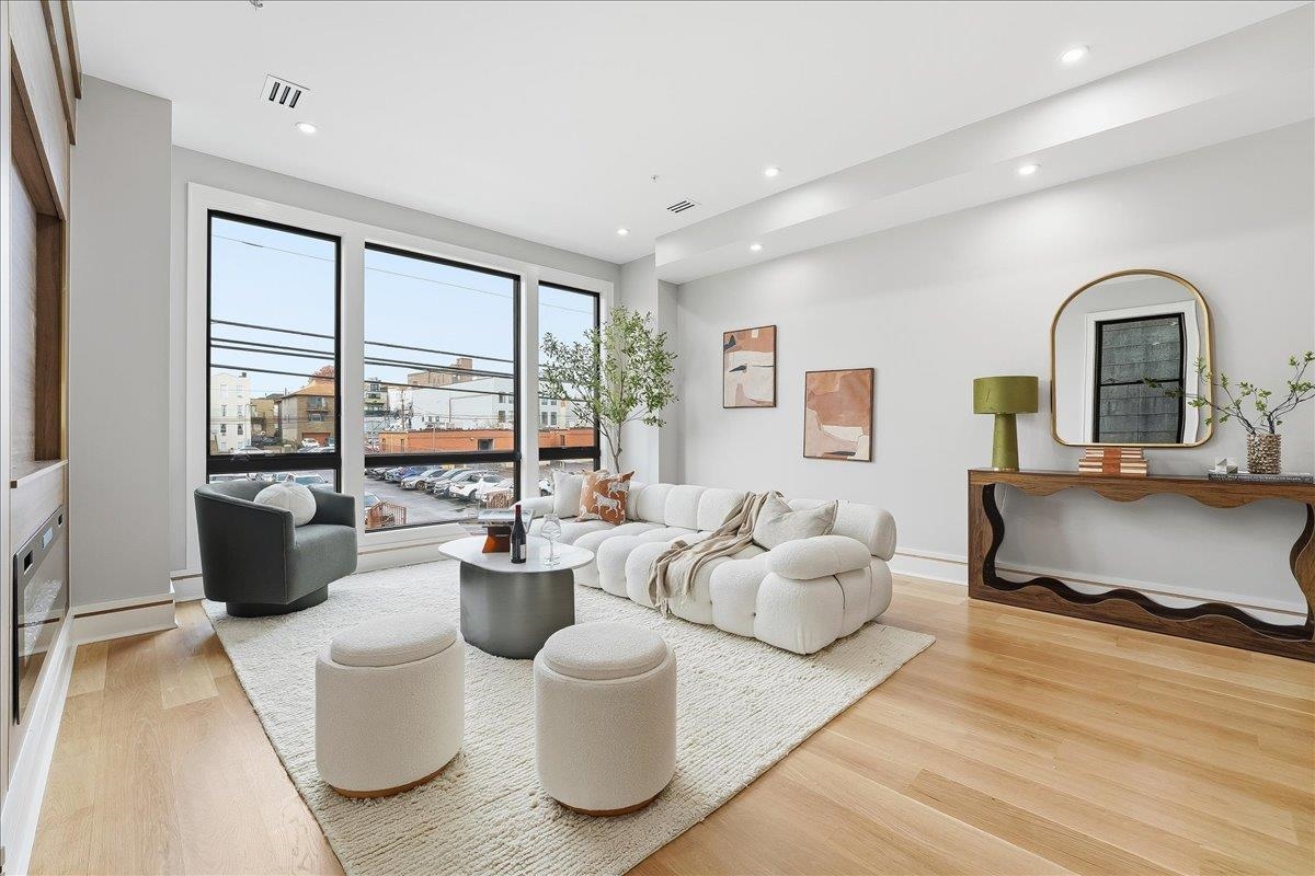 134 HANCOCK AVE - Photo 1