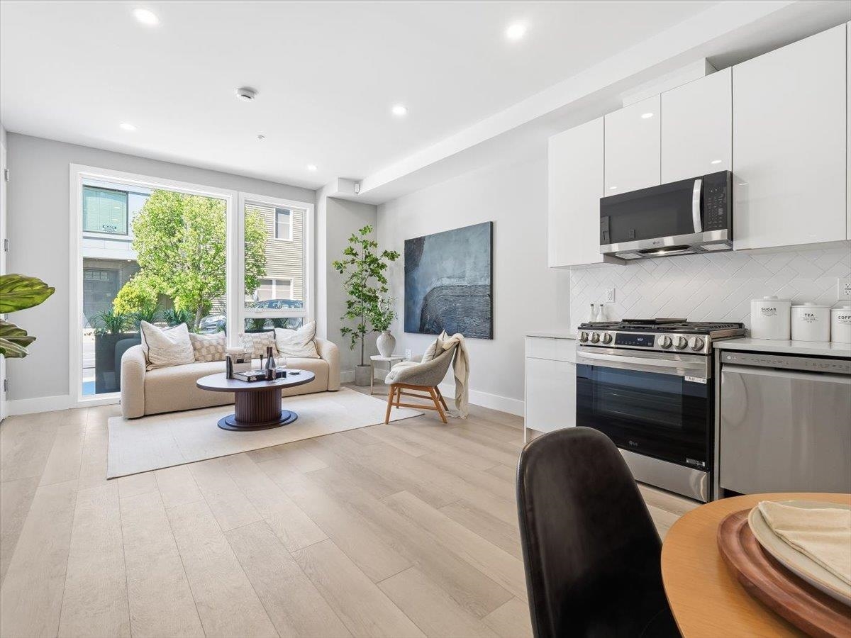134 NEW YORK AVE - Photo 2