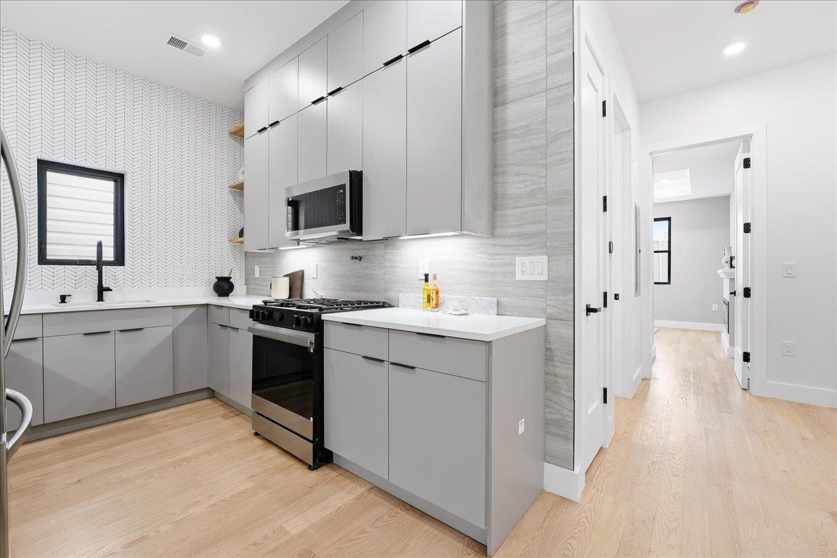 81 LEXINGTON AVE #1