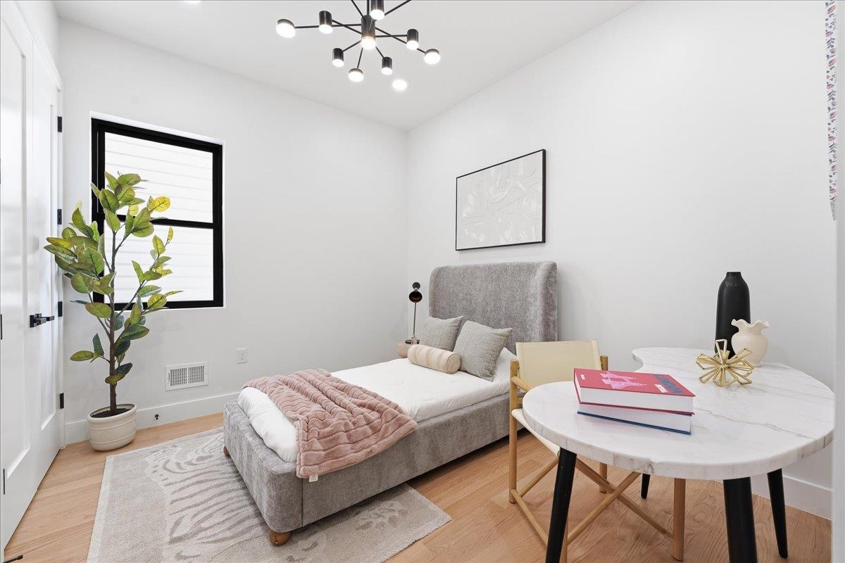 81 LEXINGTON AVE #1
