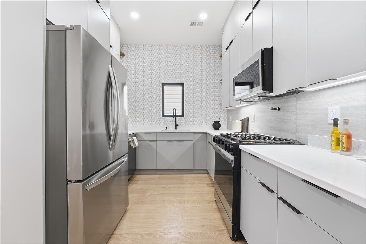 81 LEXINGTON AVE #1