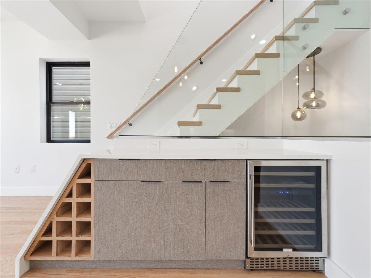 81 LEXINGTON AVE - Photo 1