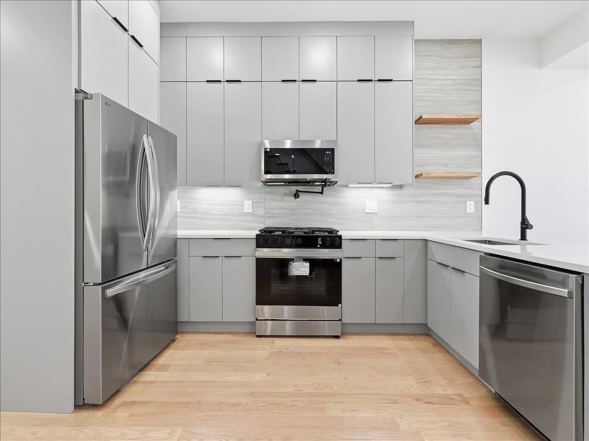 81 LEXINGTON AVE #2