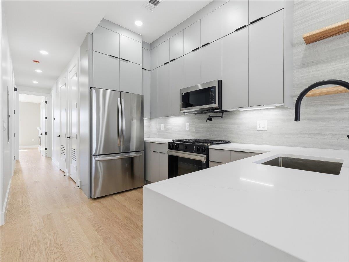 81 LEXINGTON AVE #2