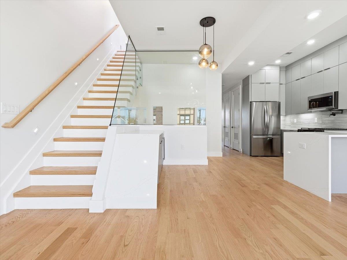 81 LEXINGTON AVE #2