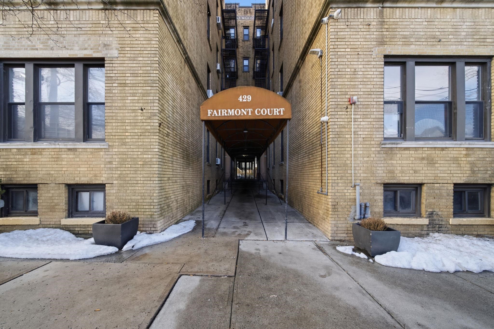429 FAIRMOUNT AVE - Photo 2