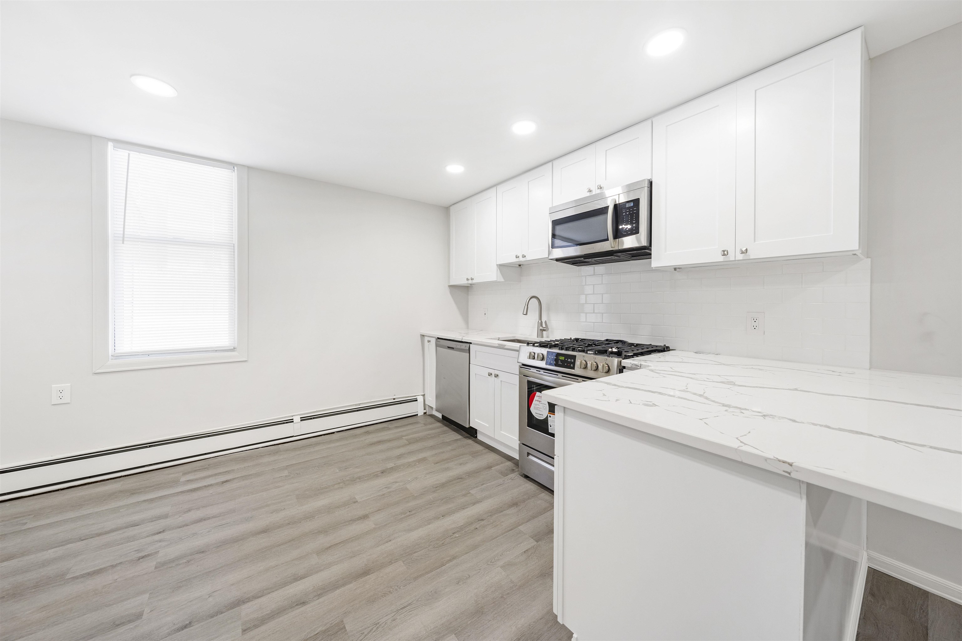 418 7TH ST - Photo 4