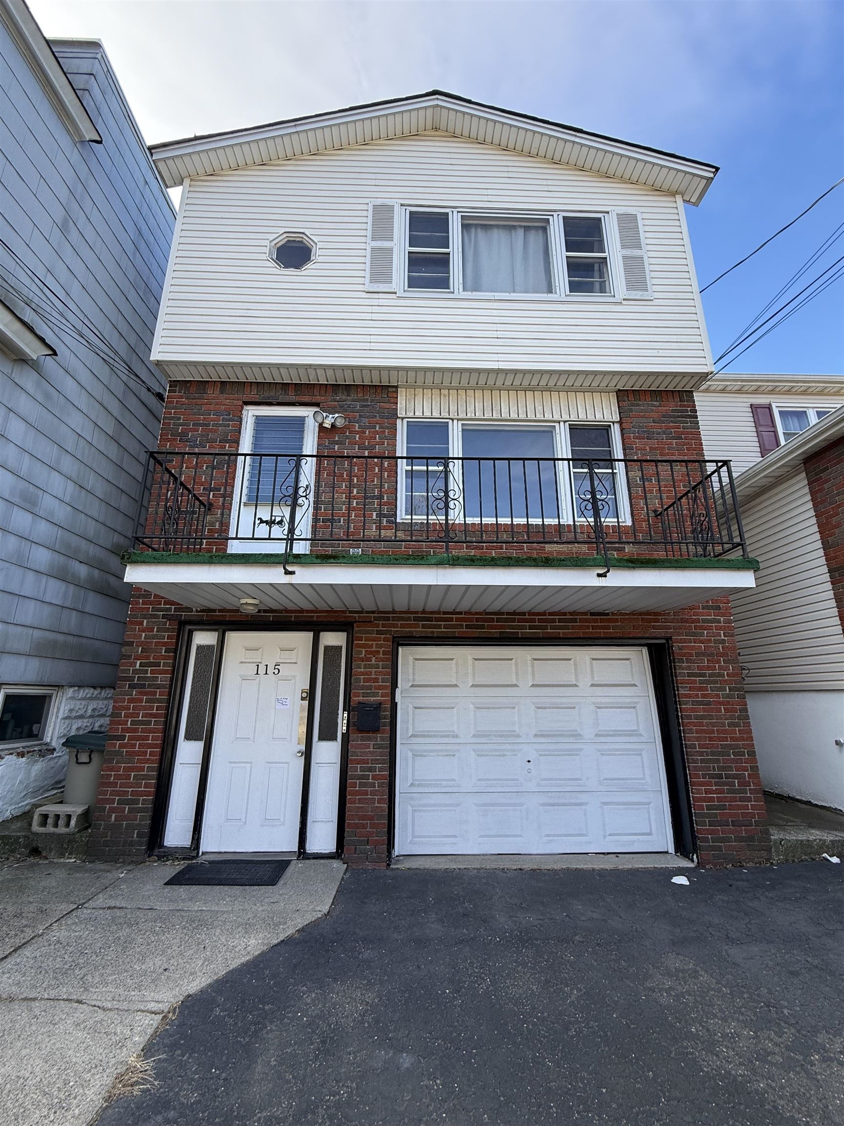 115 MCADOO AVE - Photo 1