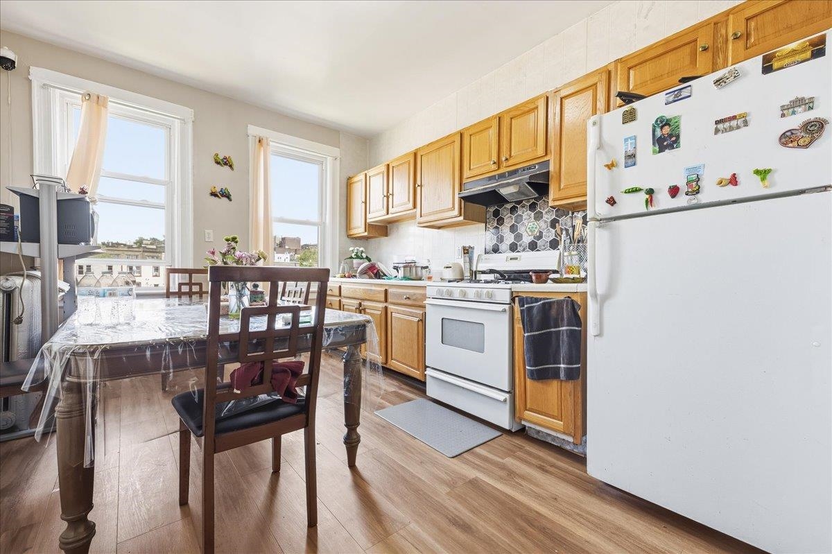 122 61ST ST - Photo 5
