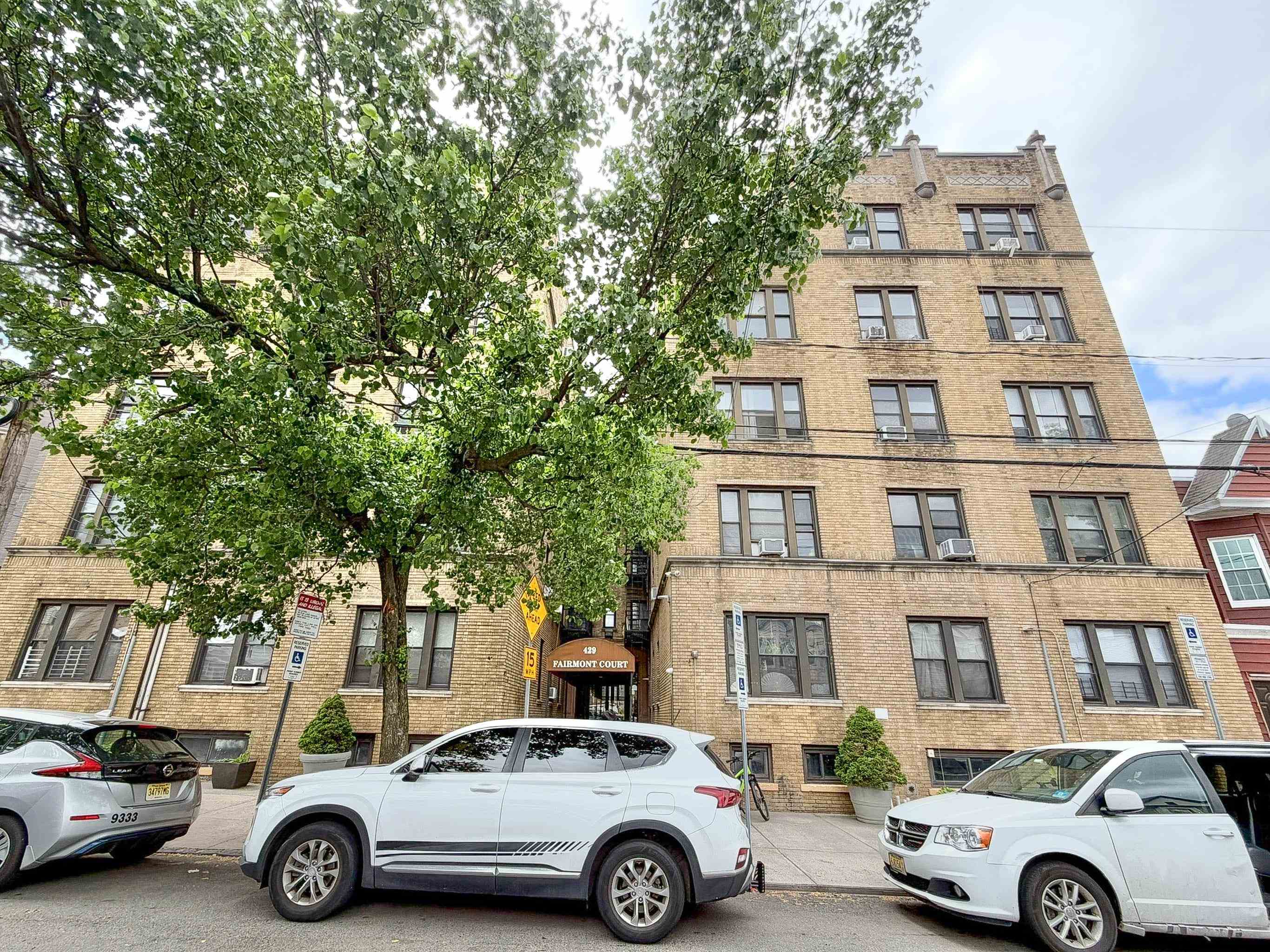 429 FAIRMOUNT AVE #305