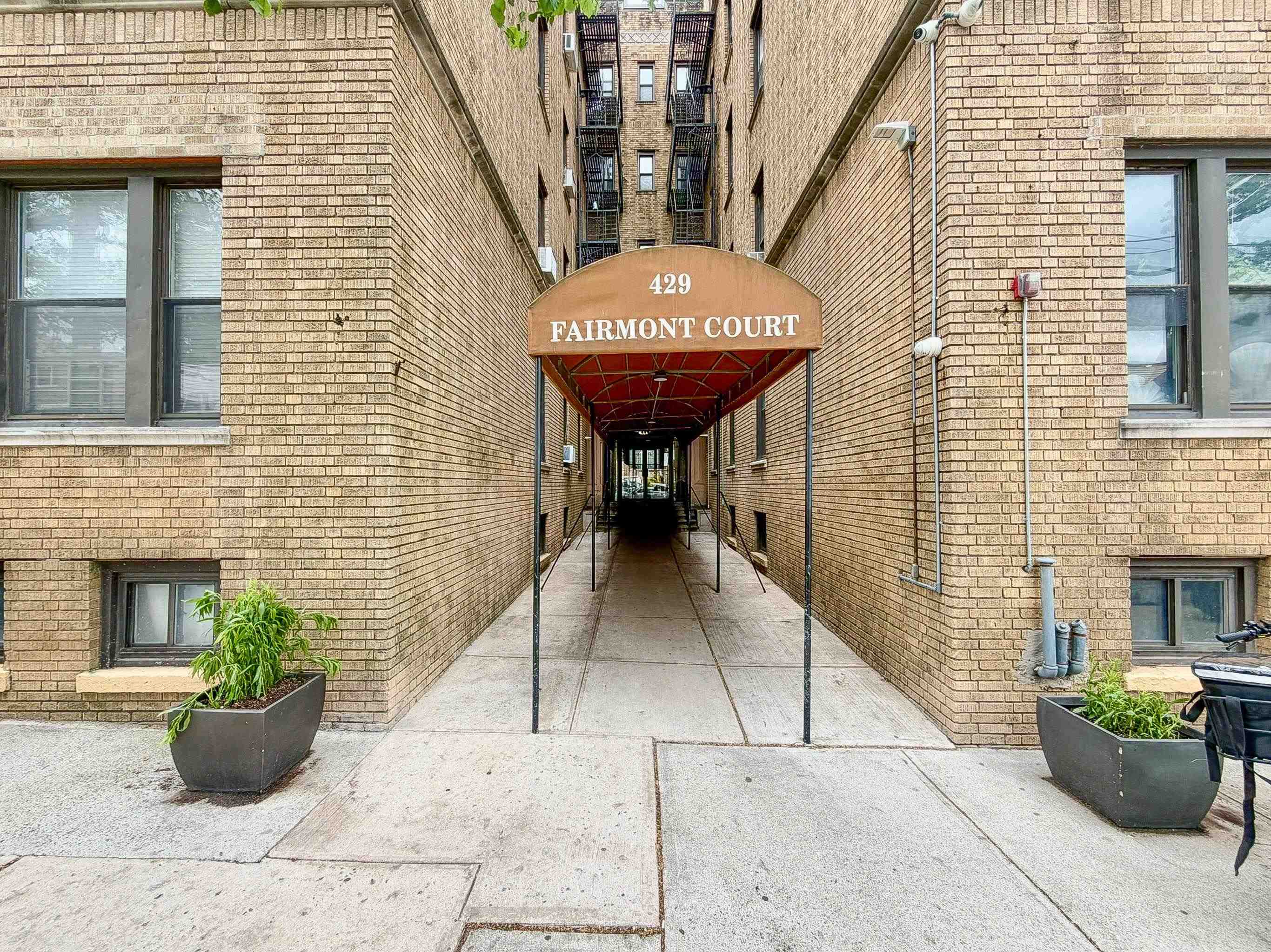 429 FAIRMOUNT AVE #305