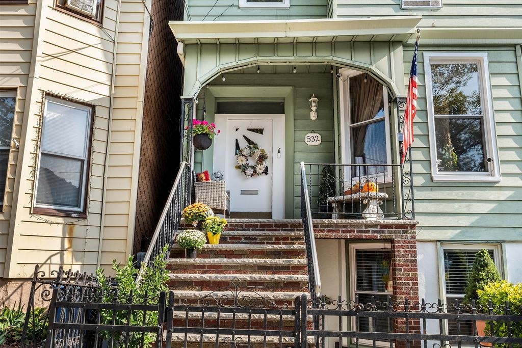 532 PALISADE AVE - Photo 2