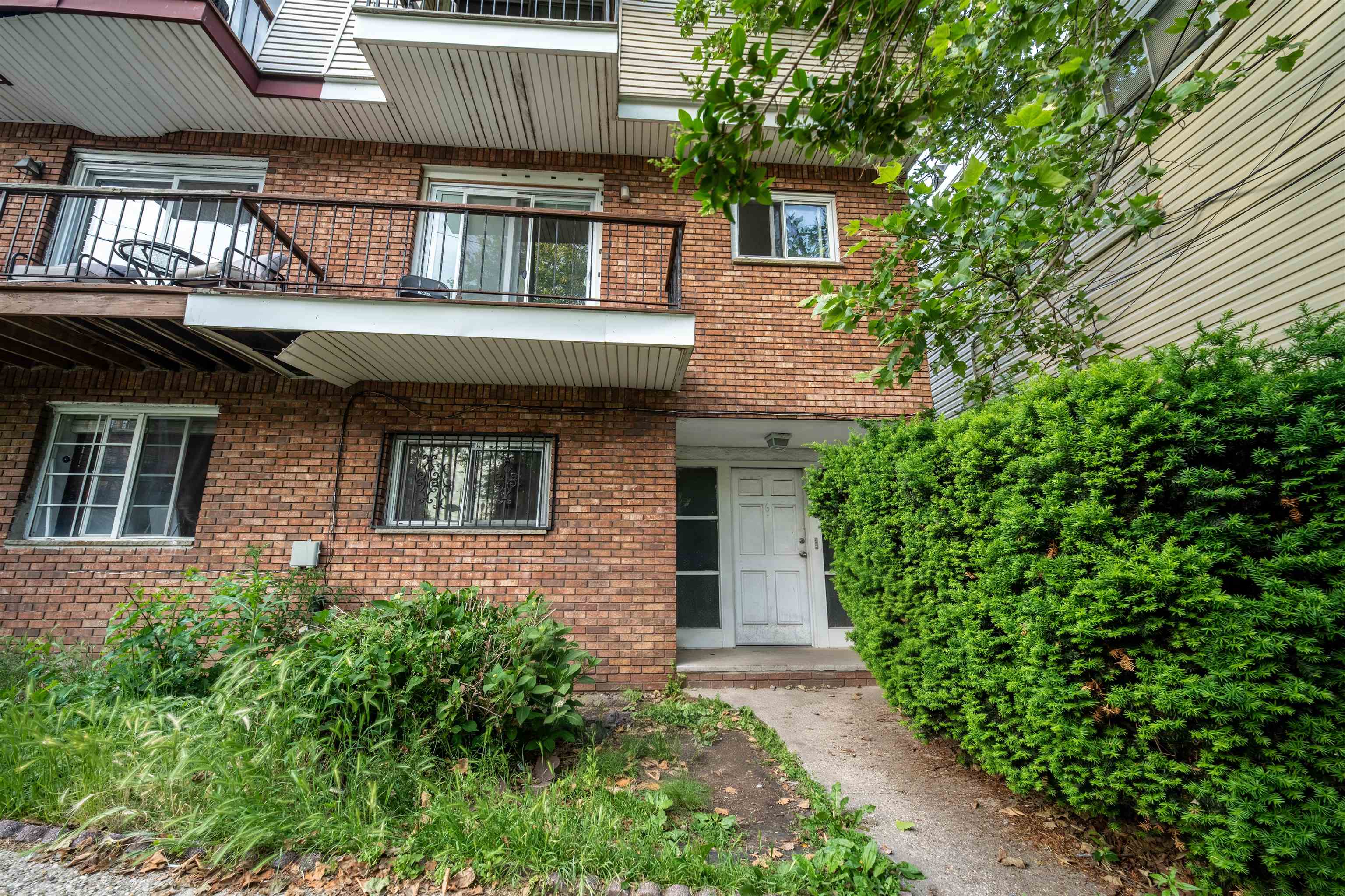 6 BAYSIDE PARK DR - Photo 2