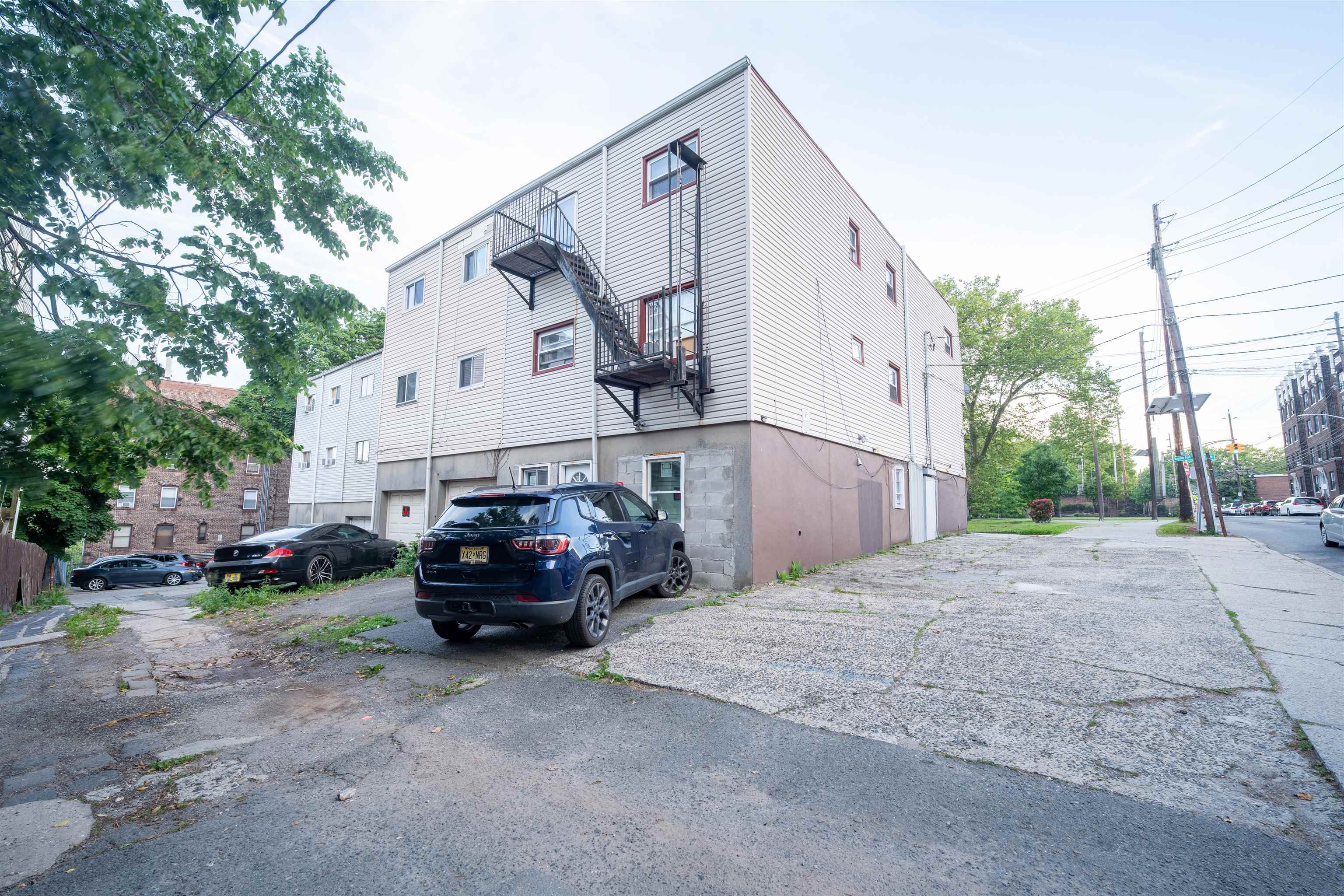 6 BAYSIDE PARK DR
