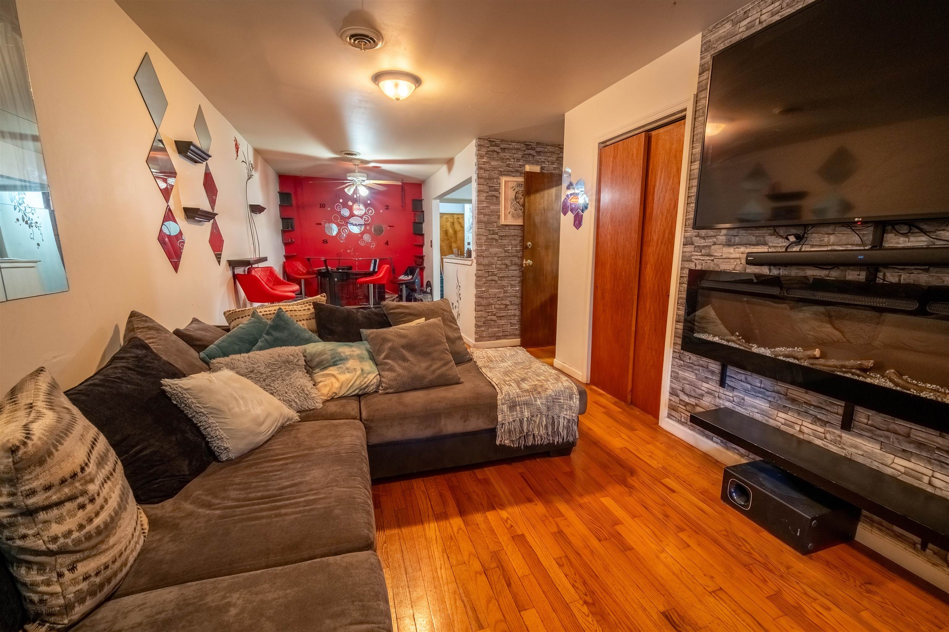 6 BAYSIDE PARK DR