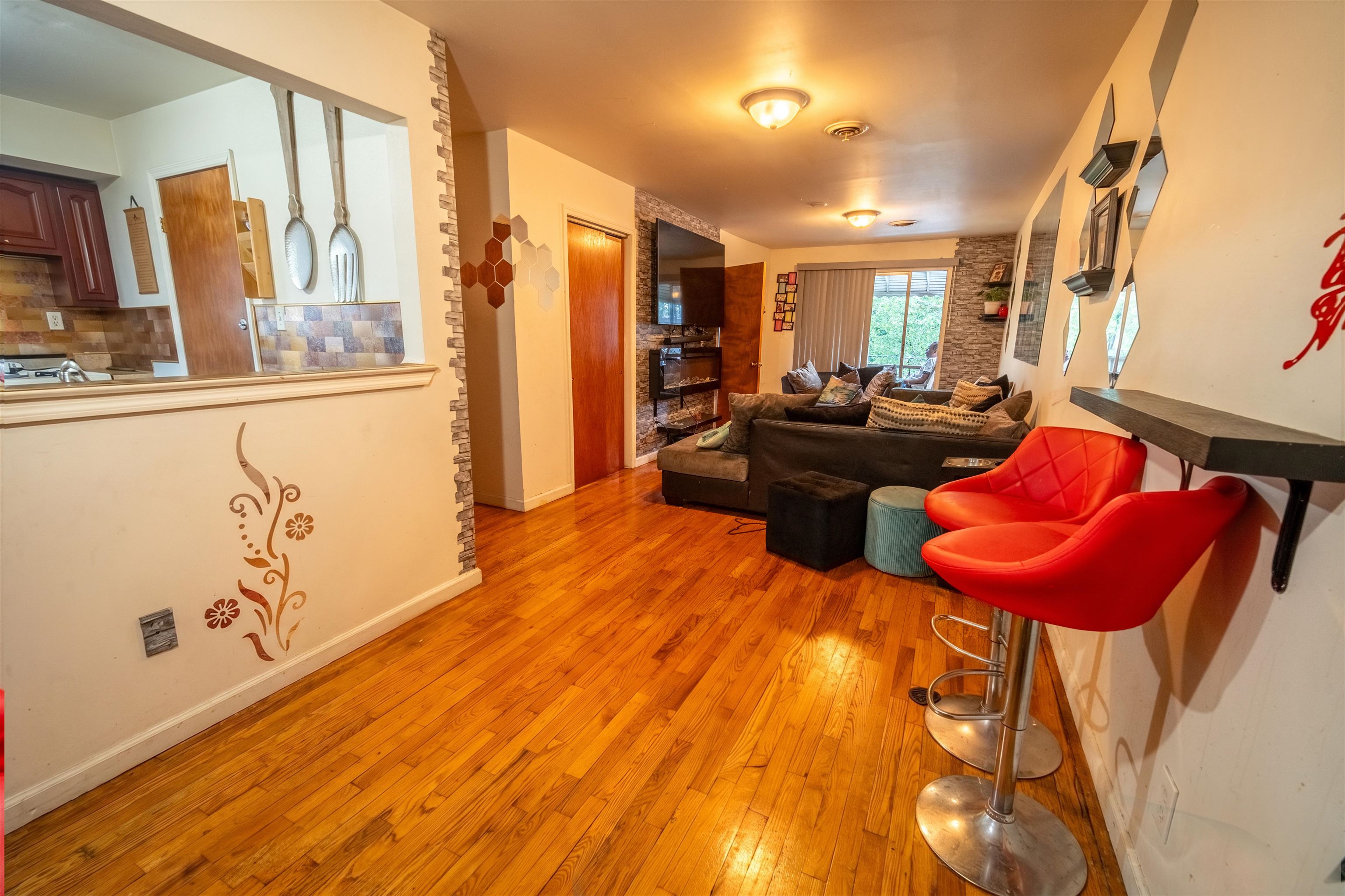 6 BAYSIDE PARK DR