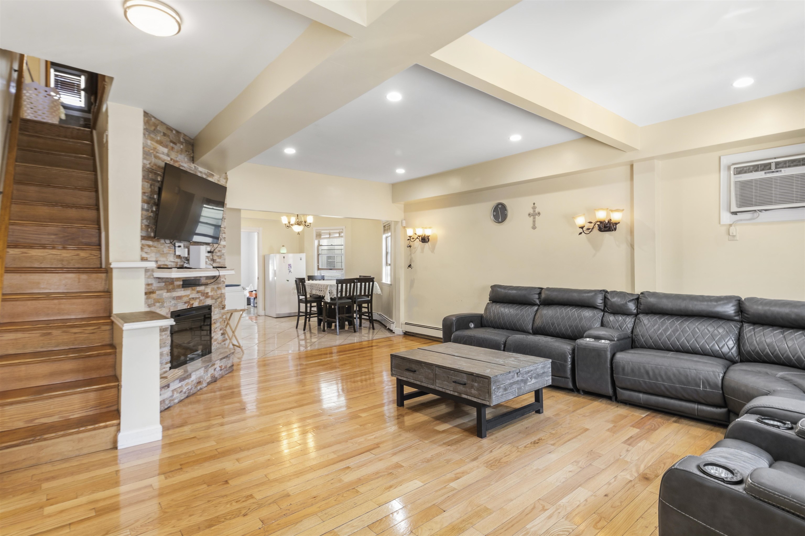 79 27TH ST - Photo 3