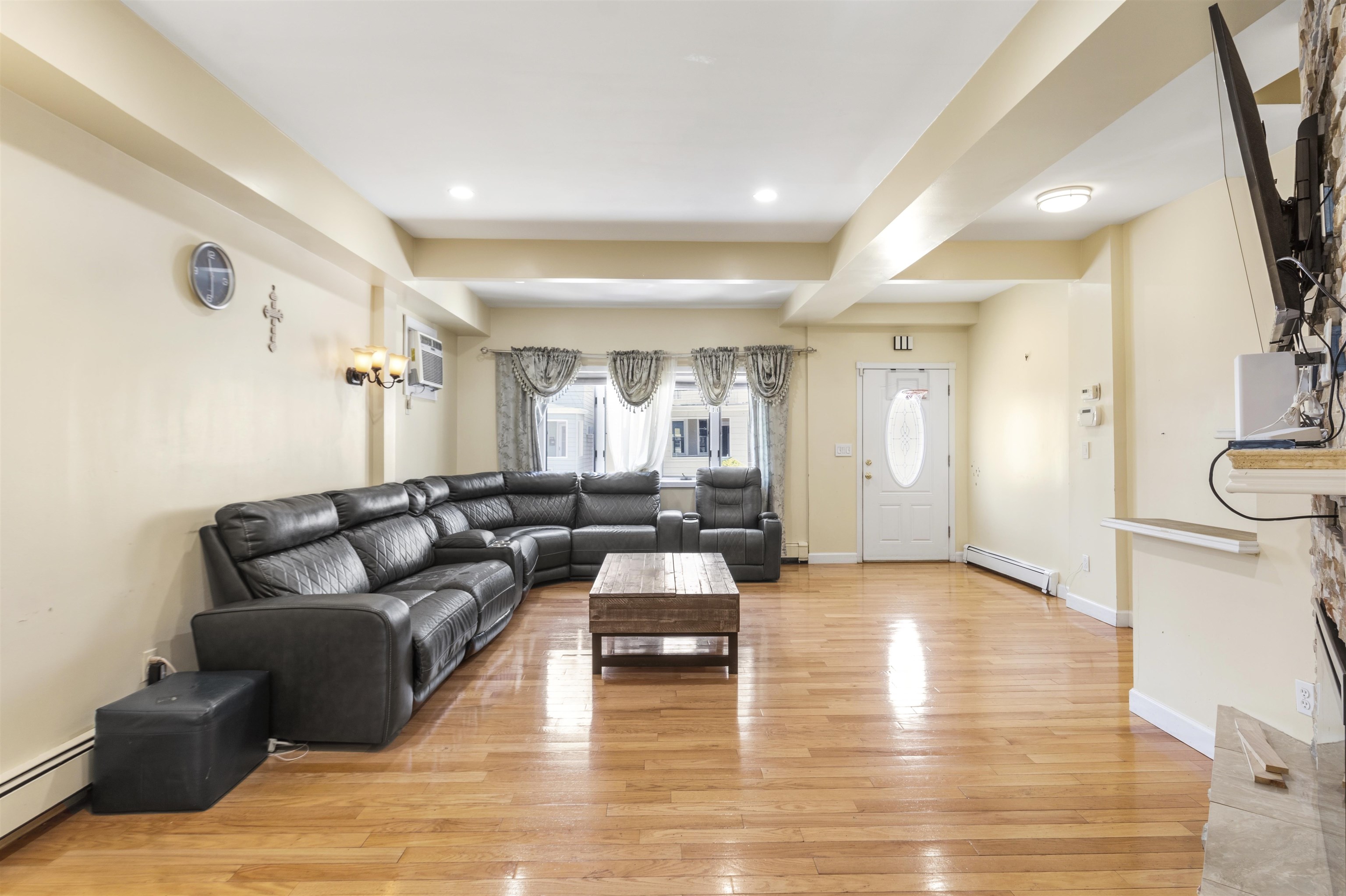 79 27TH ST - Photo 4