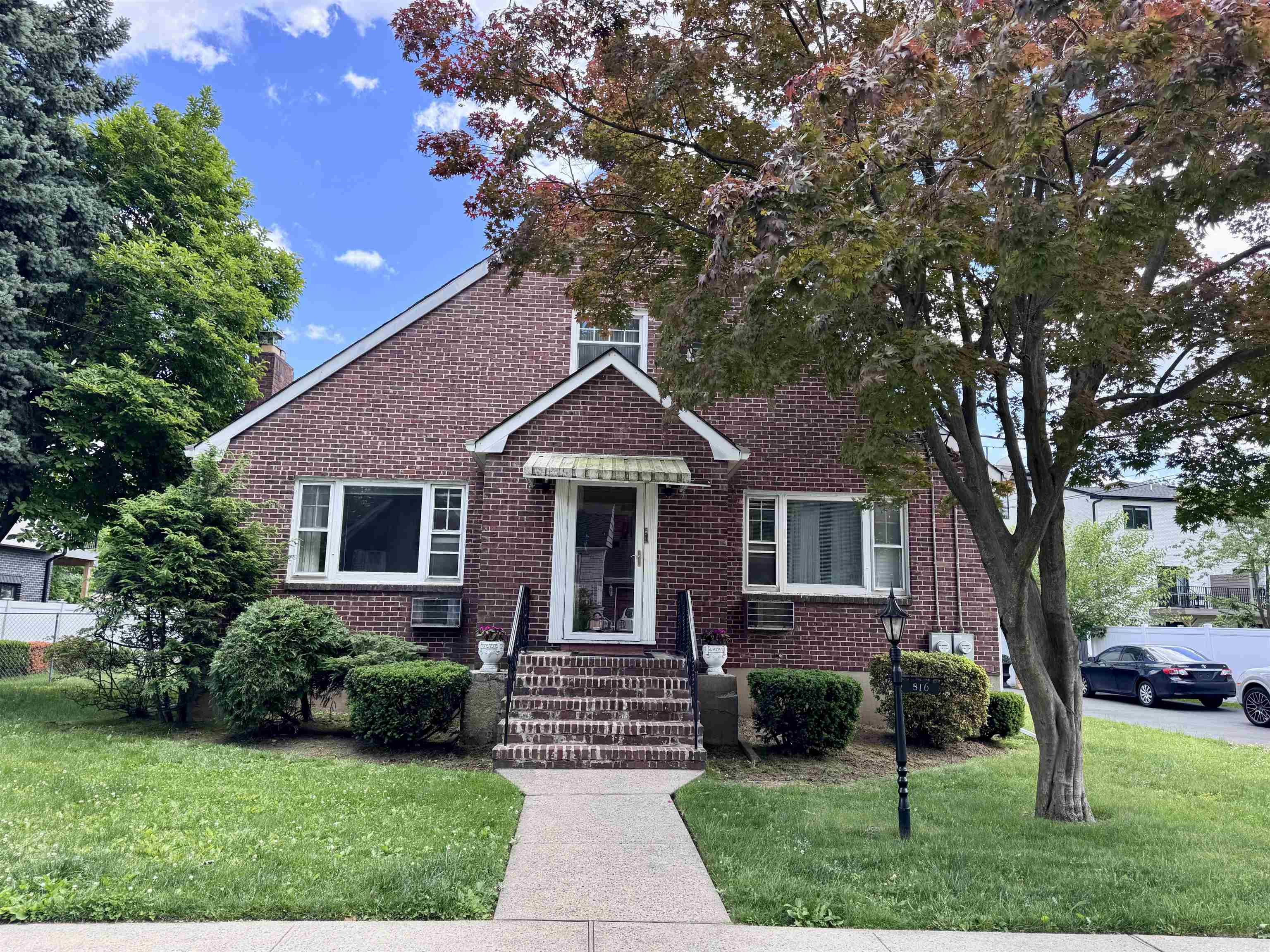 816 KINGSLAND AVE - Photo 1