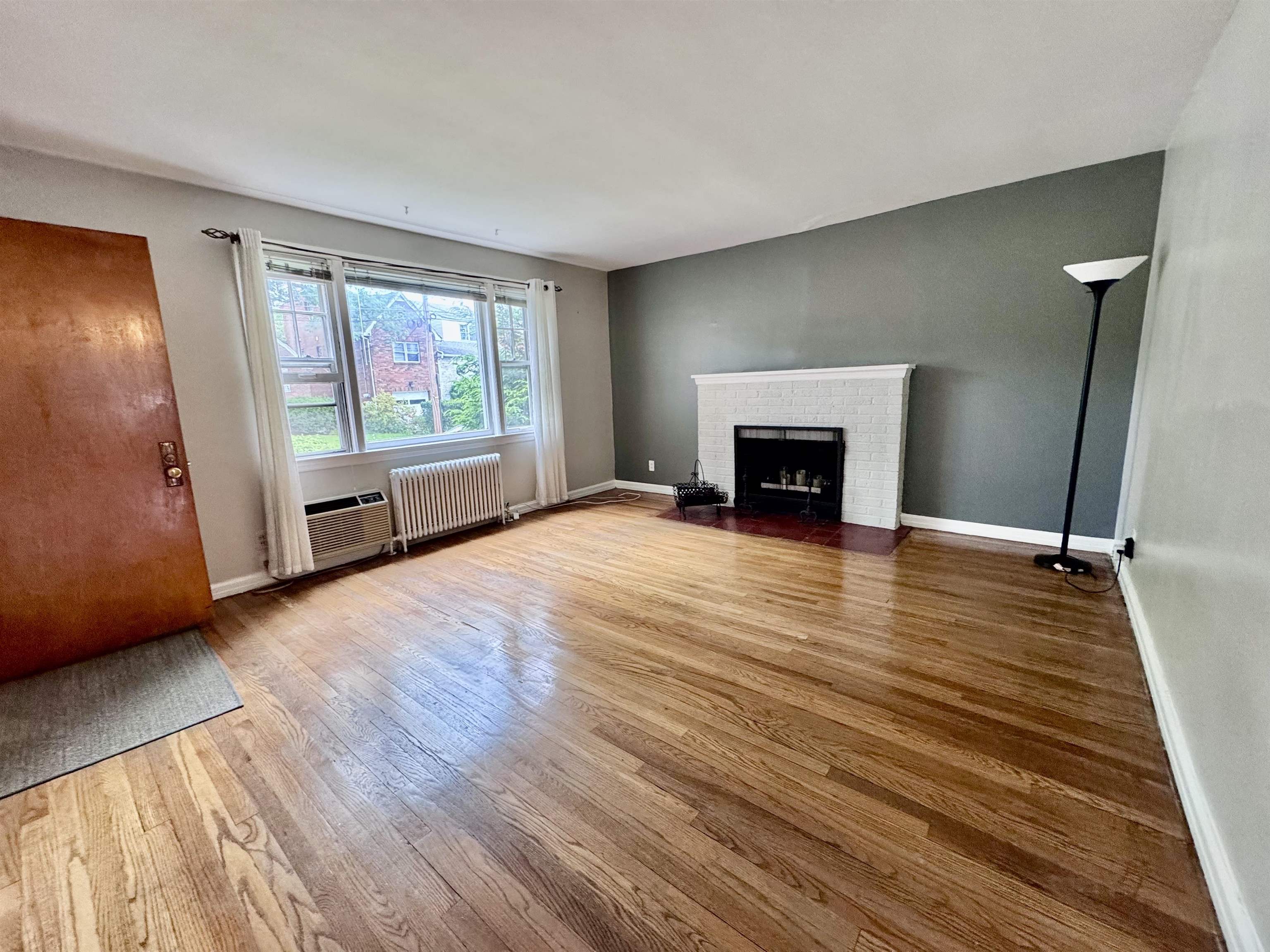 816 KINGSLAND AVE - Photo 2