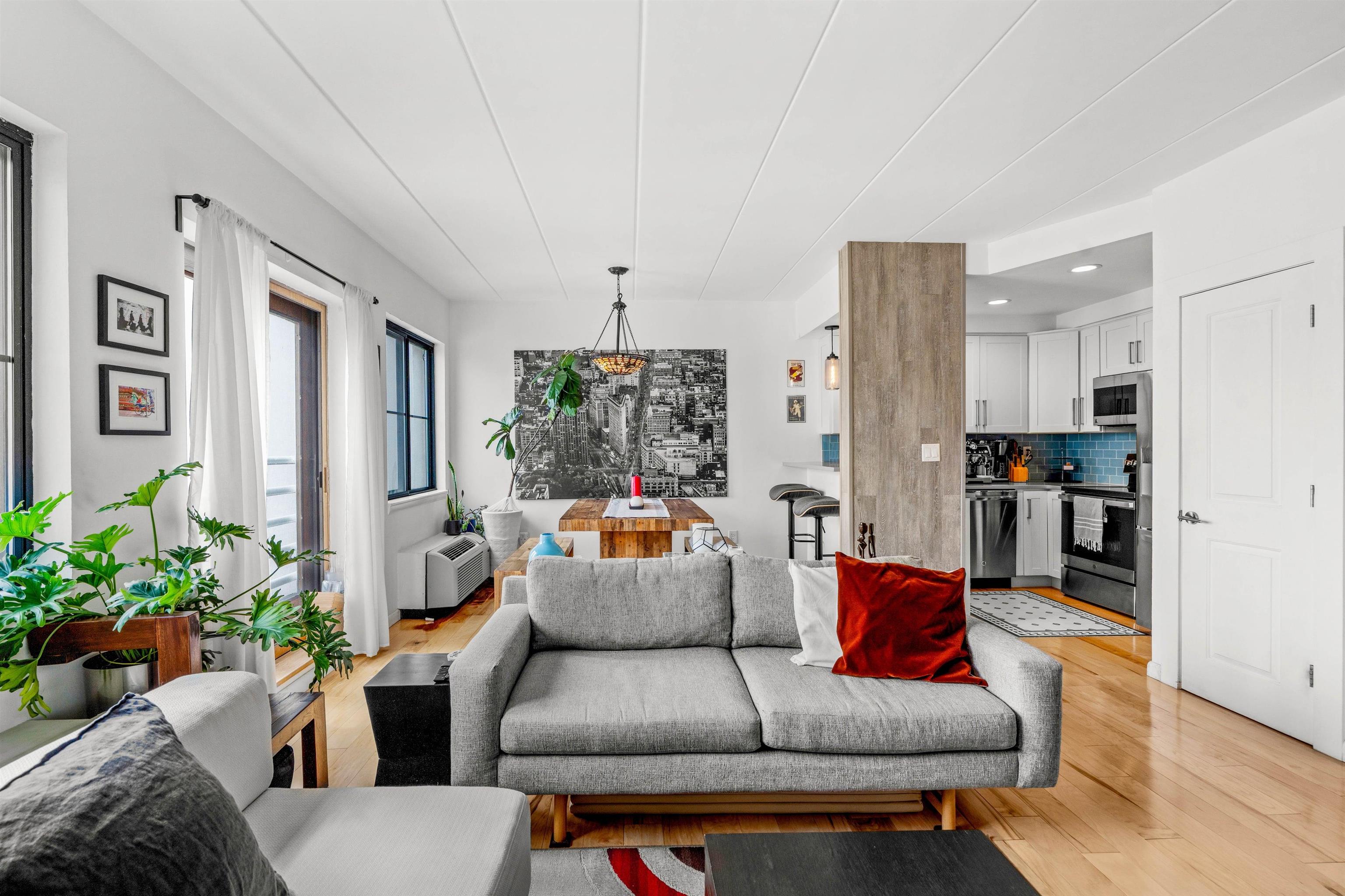 463 1ST ST - Photo 2