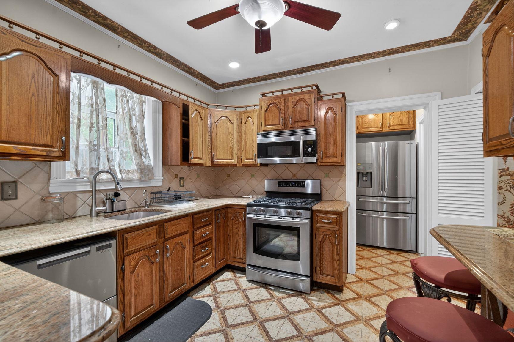 20 75TH ST - Photo 3