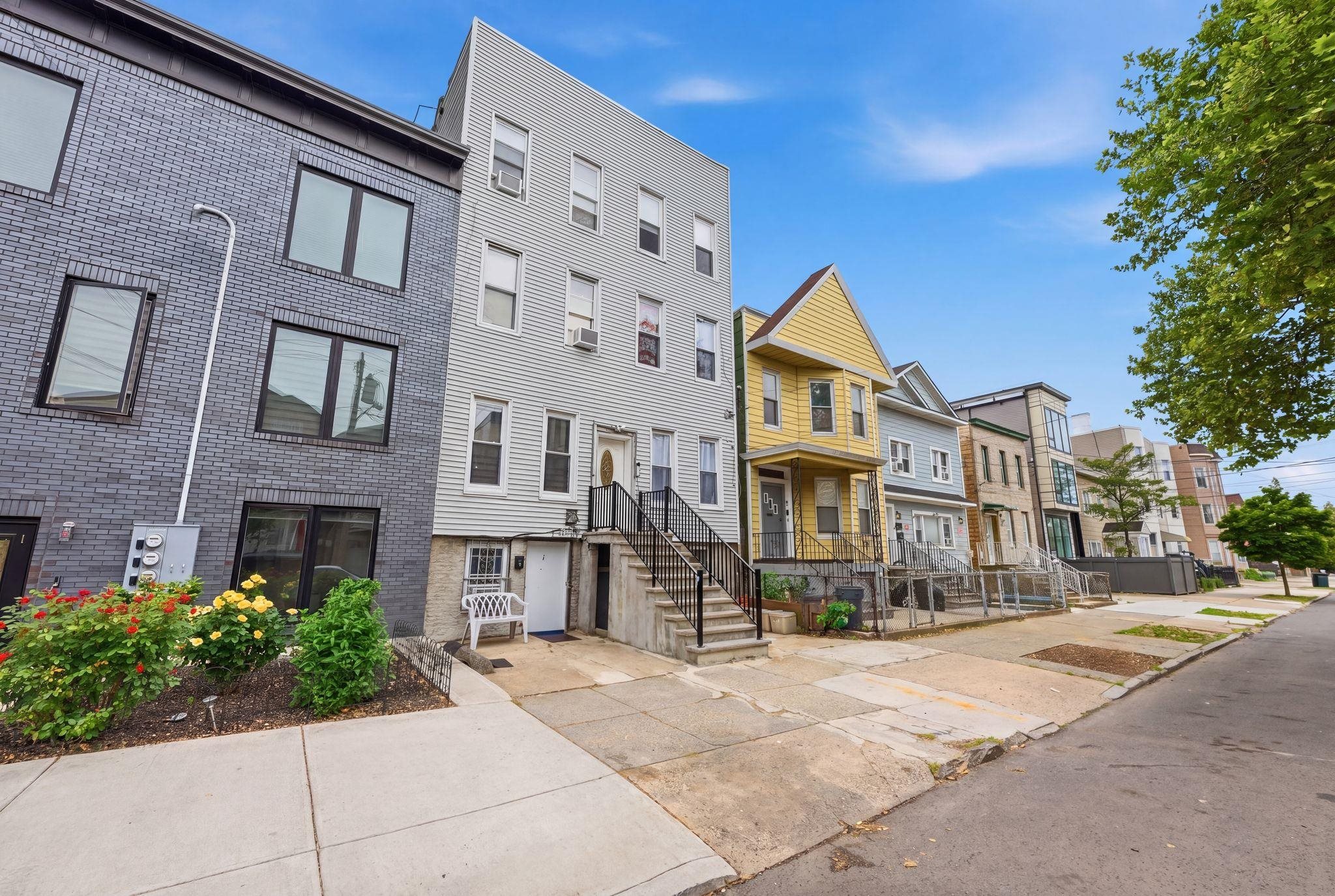 85 ZABRISKIE ST - Photo 1