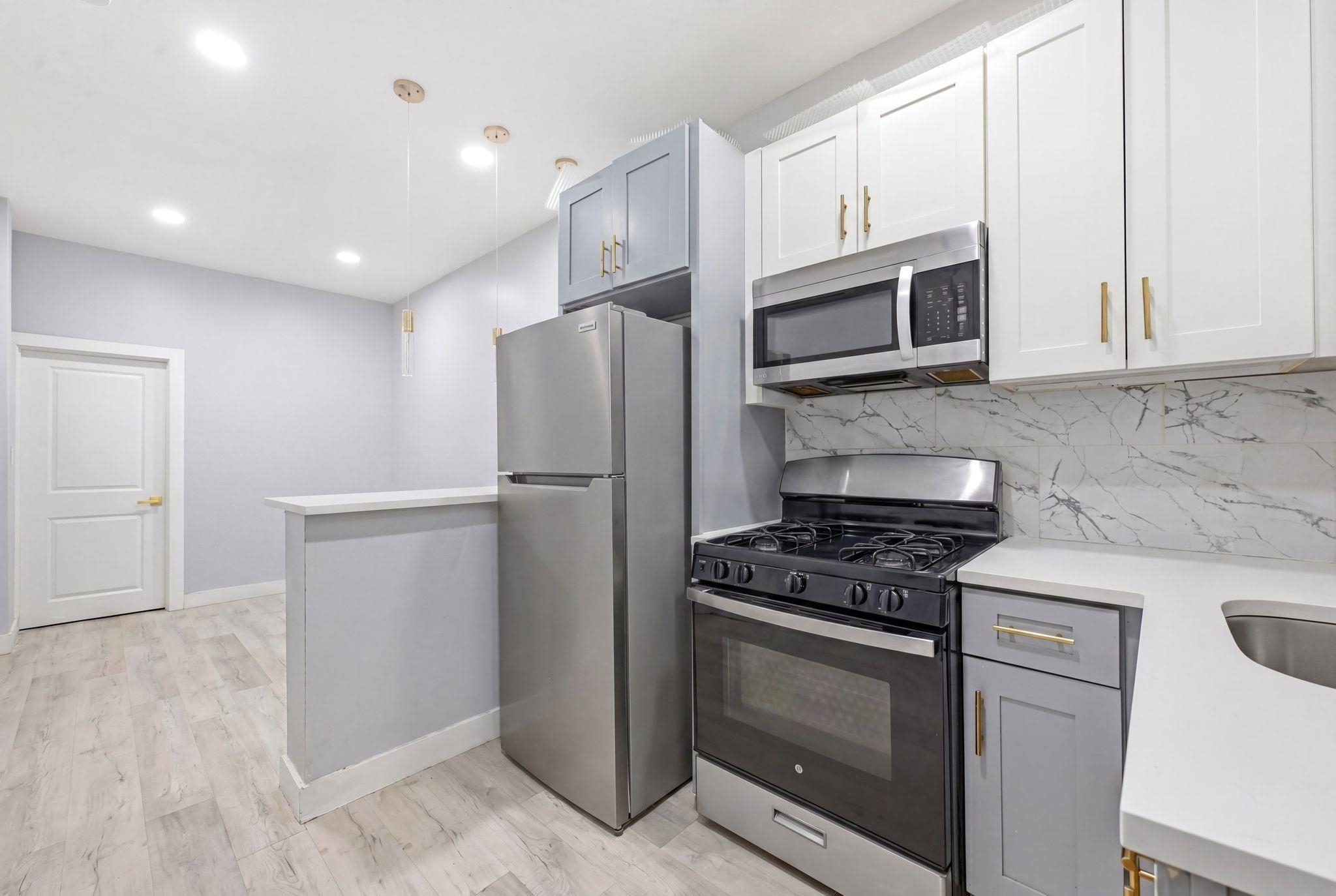85 ZABRISKIE ST - Photo 5
