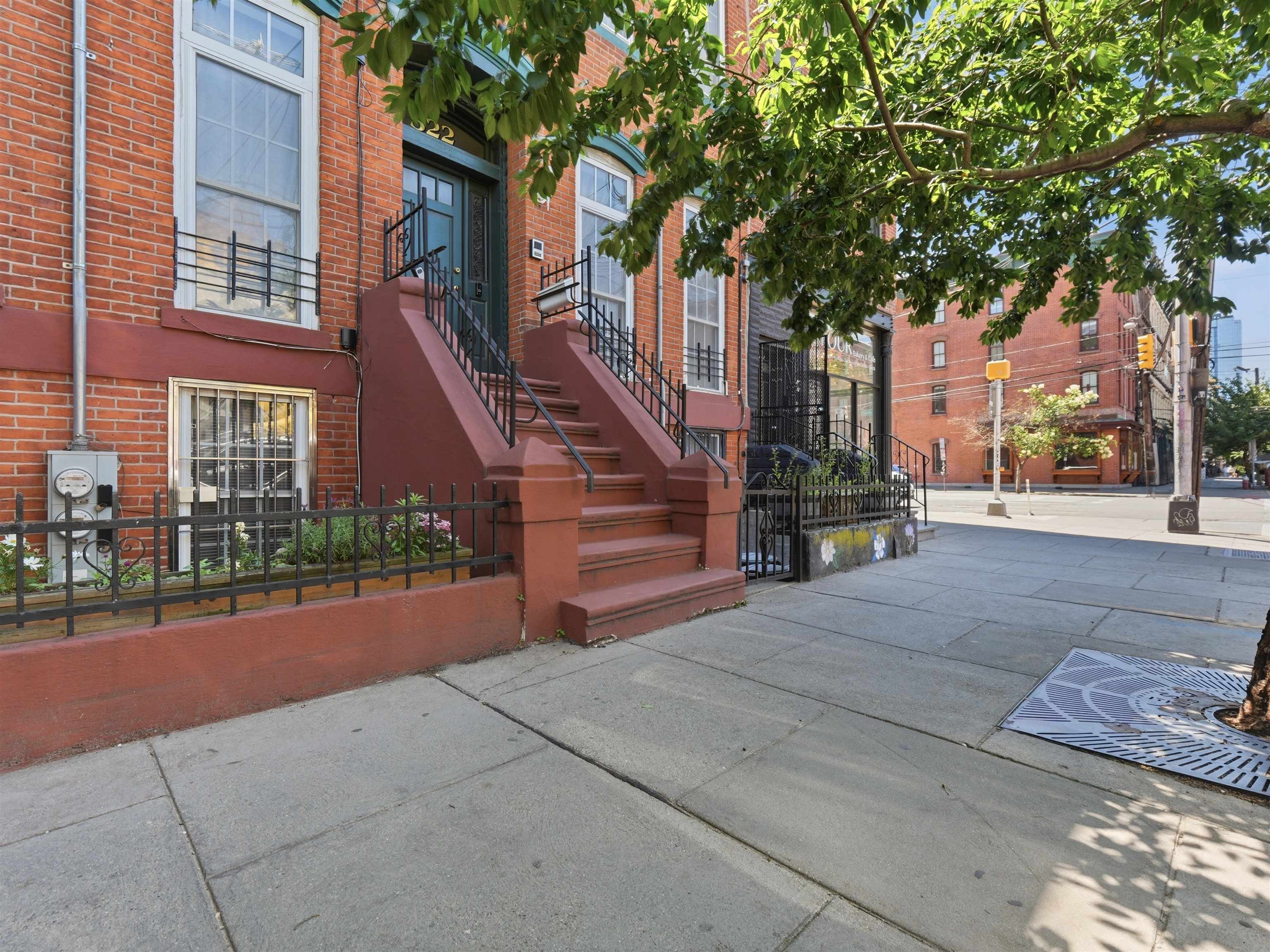 522 JERSEY AVE - Photo 2