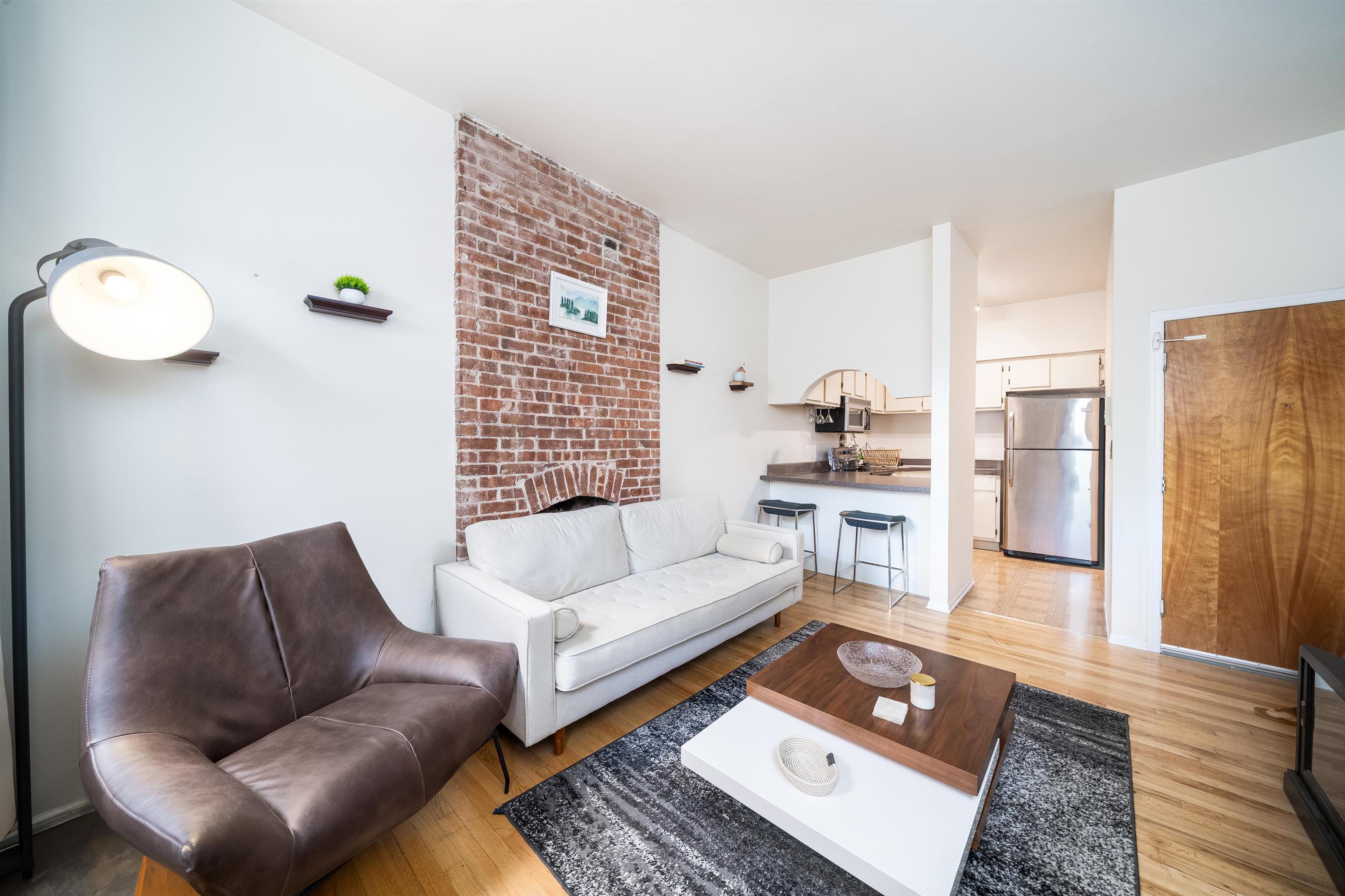 230 BLOOMFIELD ST - Photo 2