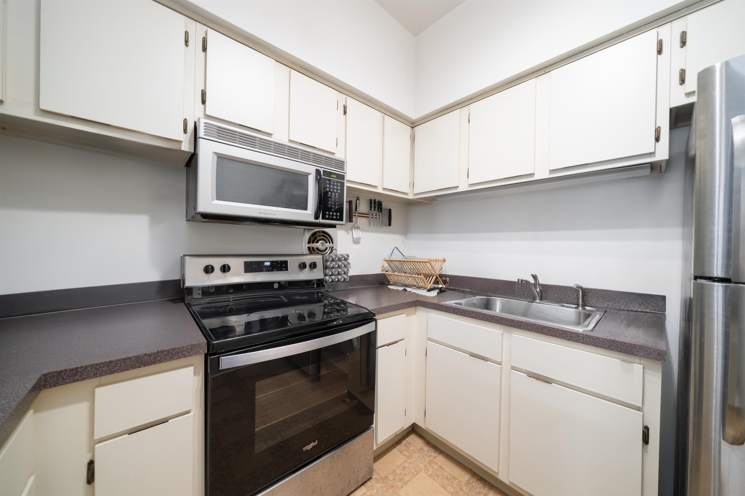 230 BLOOMFIELD ST - Photo 4