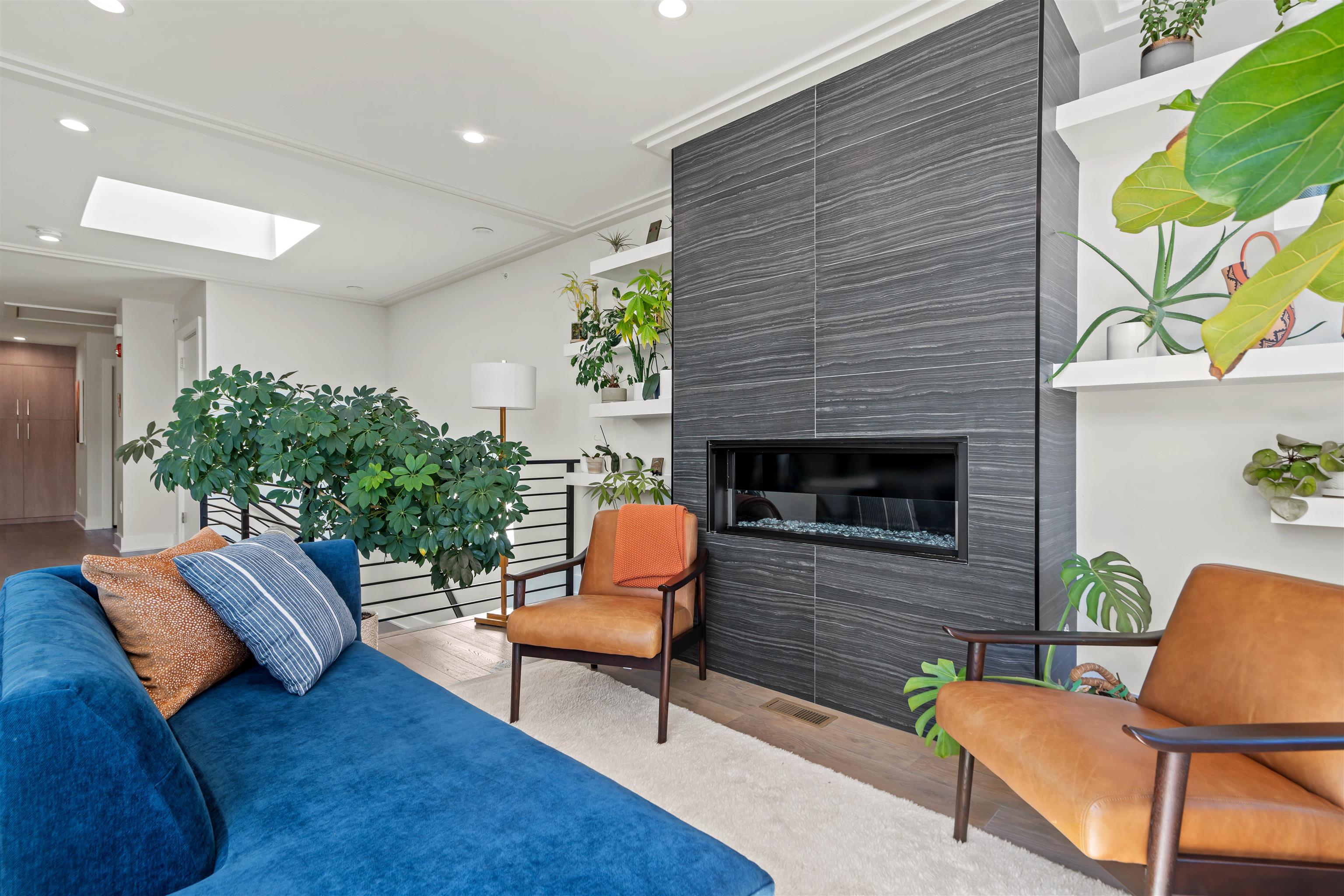 367 PARK AVE - Photo 3