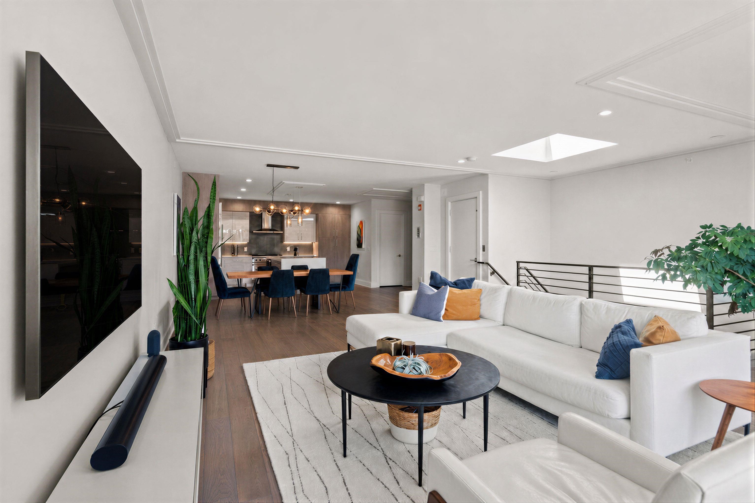 367 PARK AVE - Photo 4