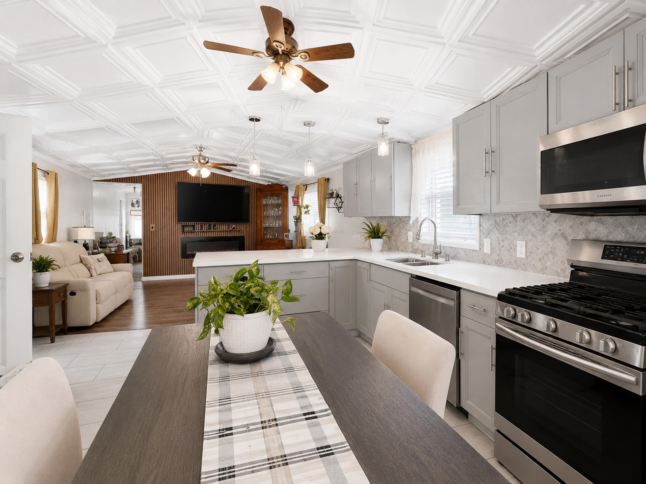 190 WEST 24TH ST - Photo 3