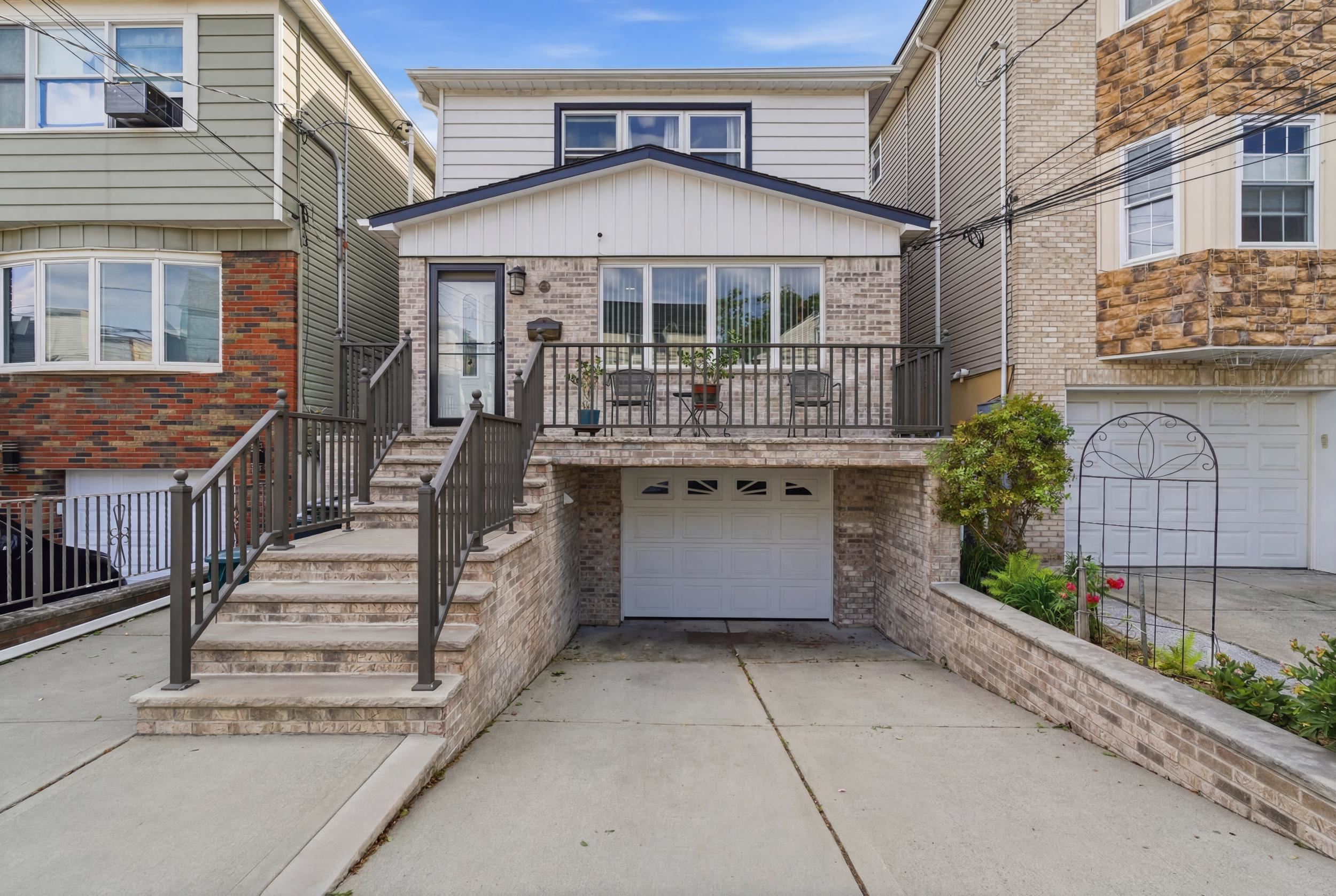 106 EVERGREEN ST - Photo 1