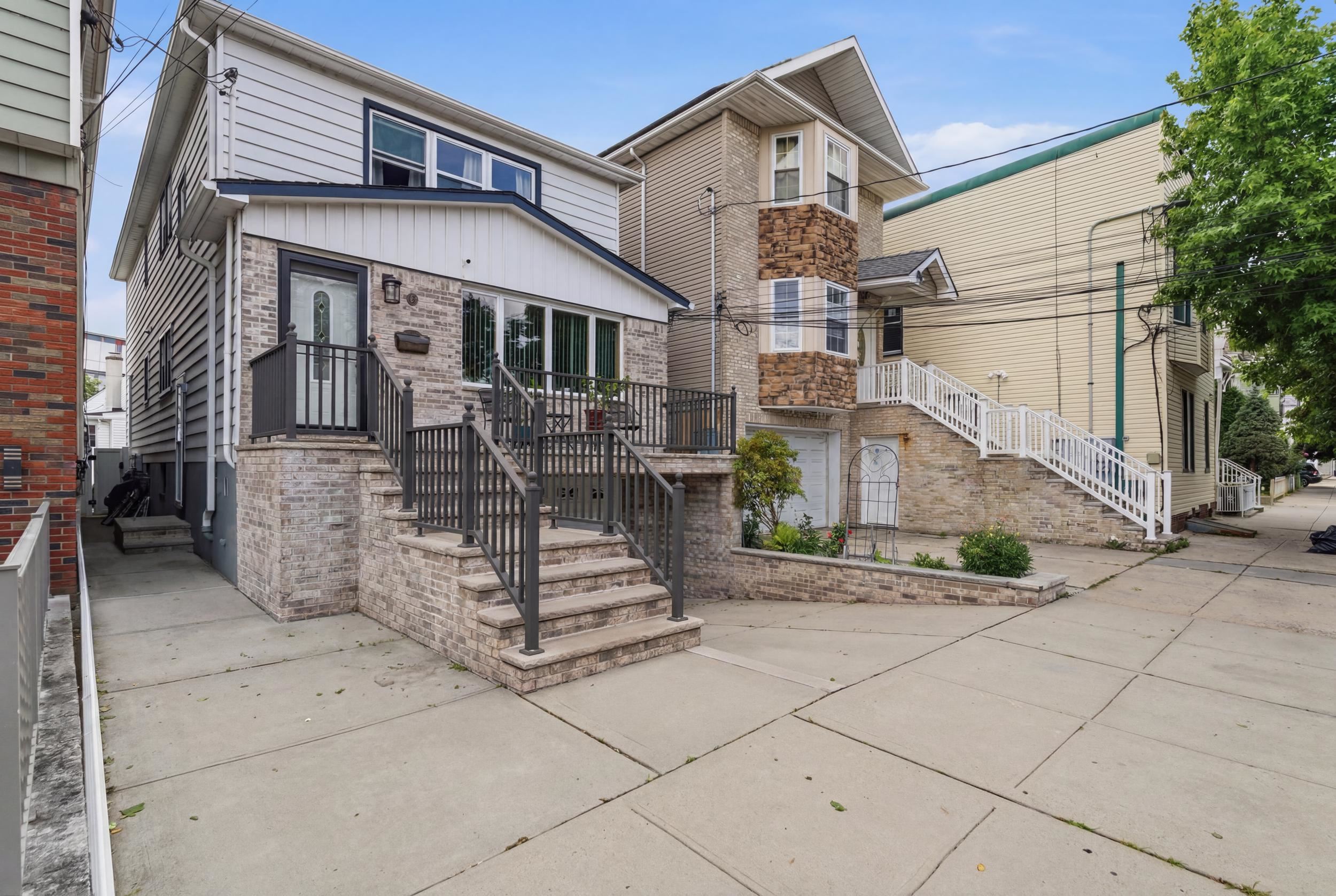106 EVERGREEN ST - Photo 2