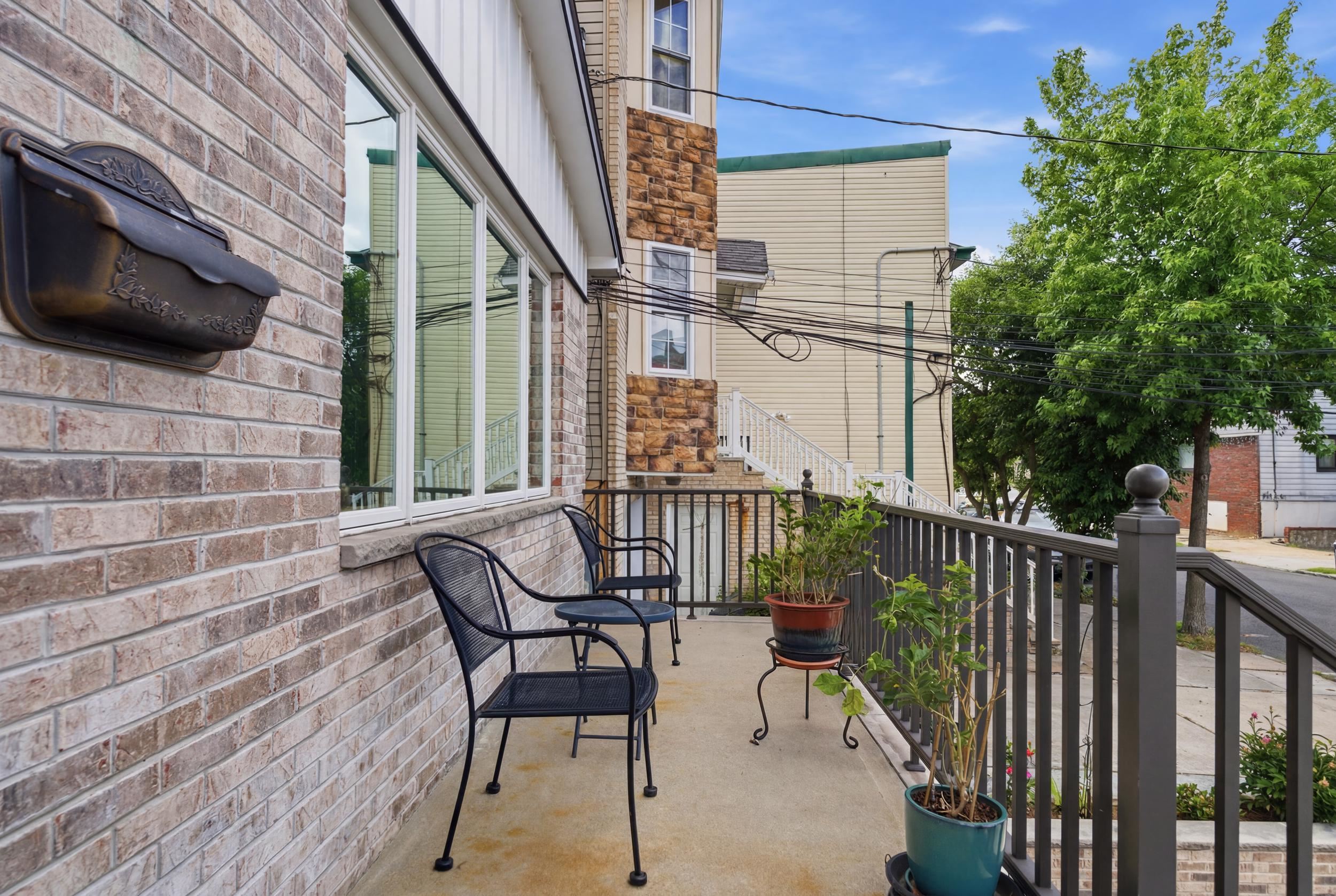 106 EVERGREEN ST - Photo 3