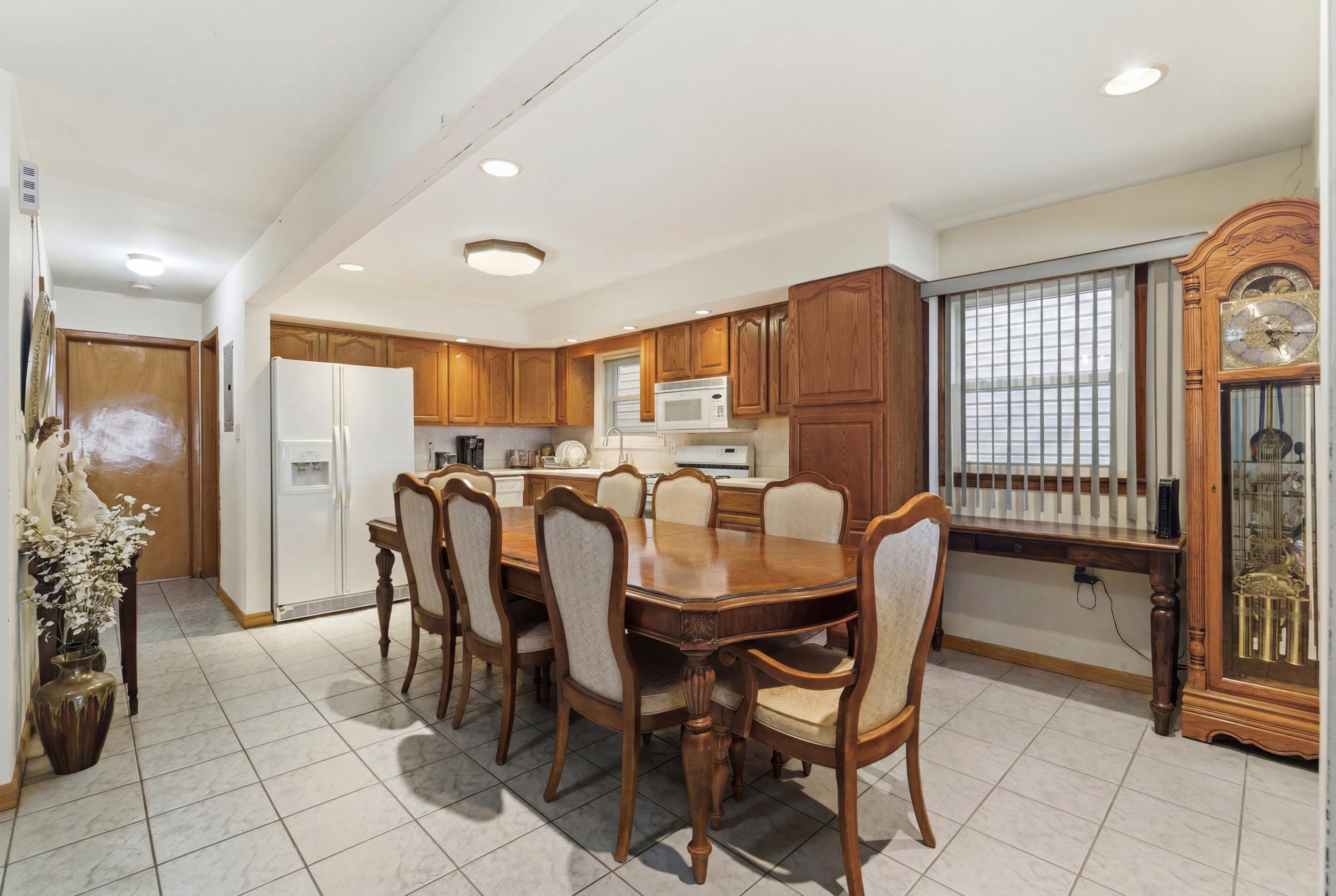 106 EVERGREEN ST - Photo 5