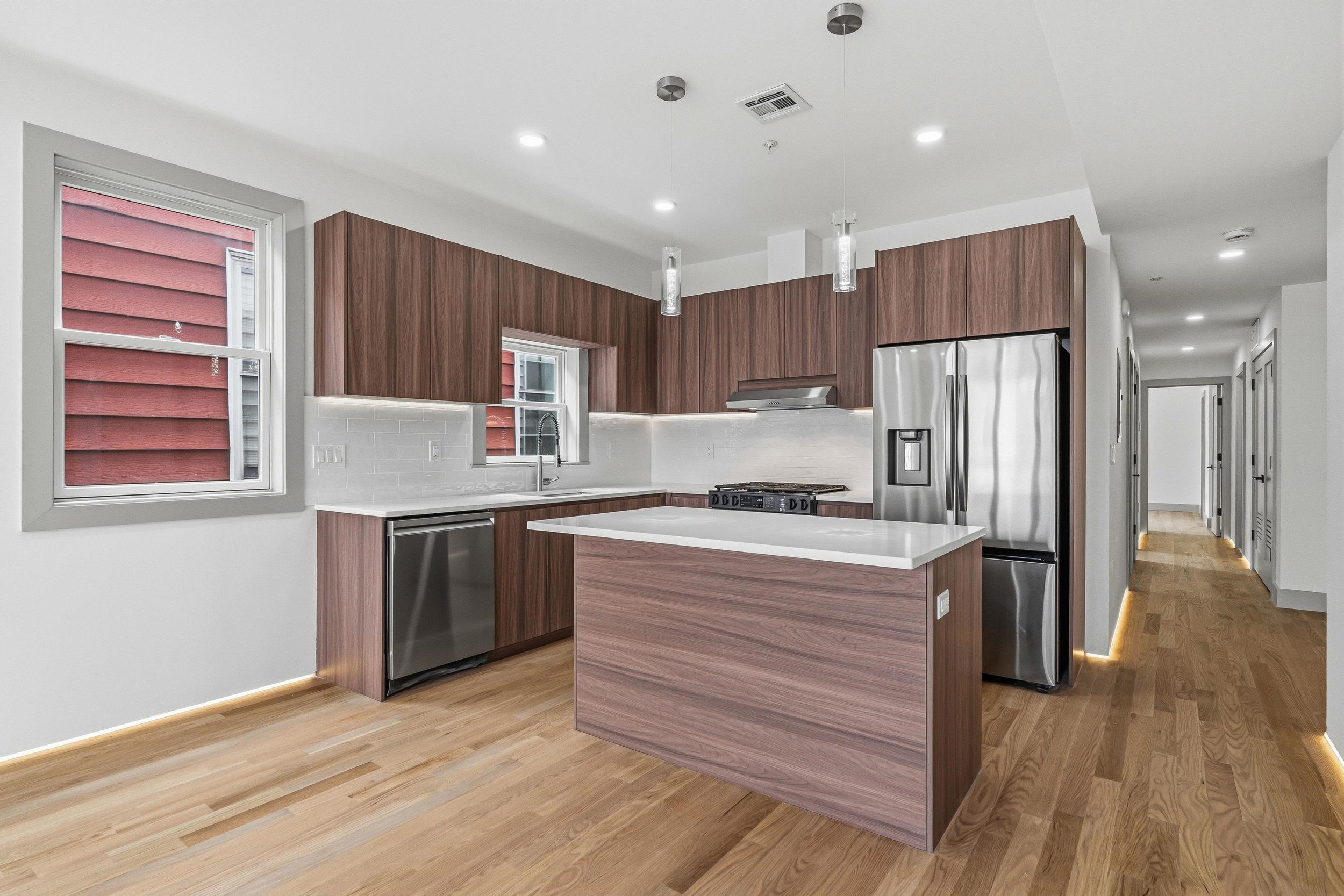 161 WOODLAWN AVE - Photo 1