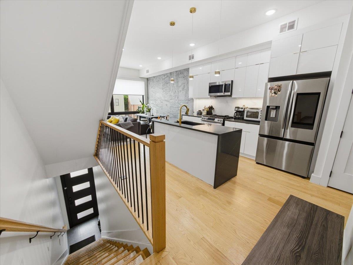 666 OCEAN AVE - Photo 3