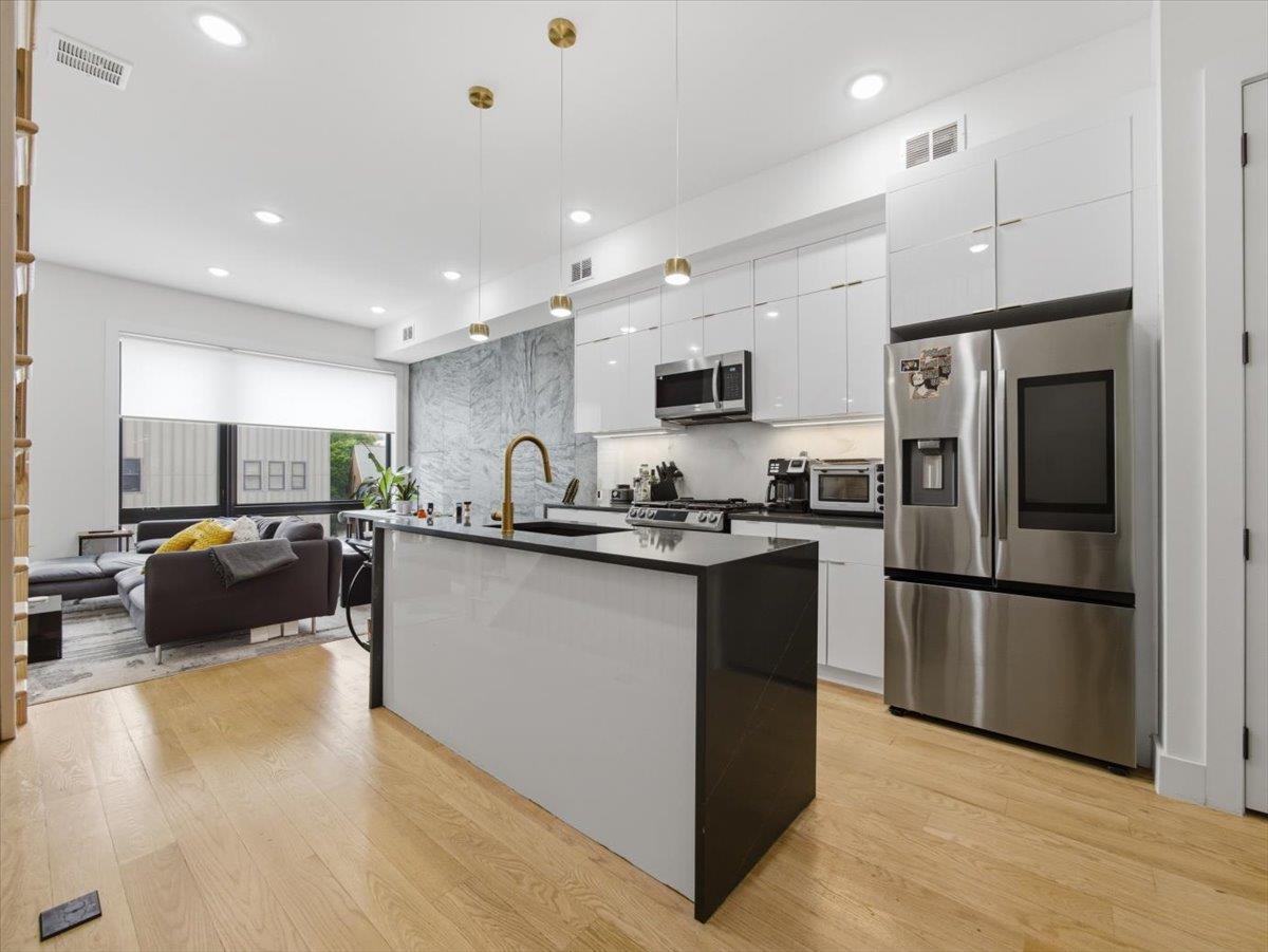 666 OCEAN AVE - Photo 4