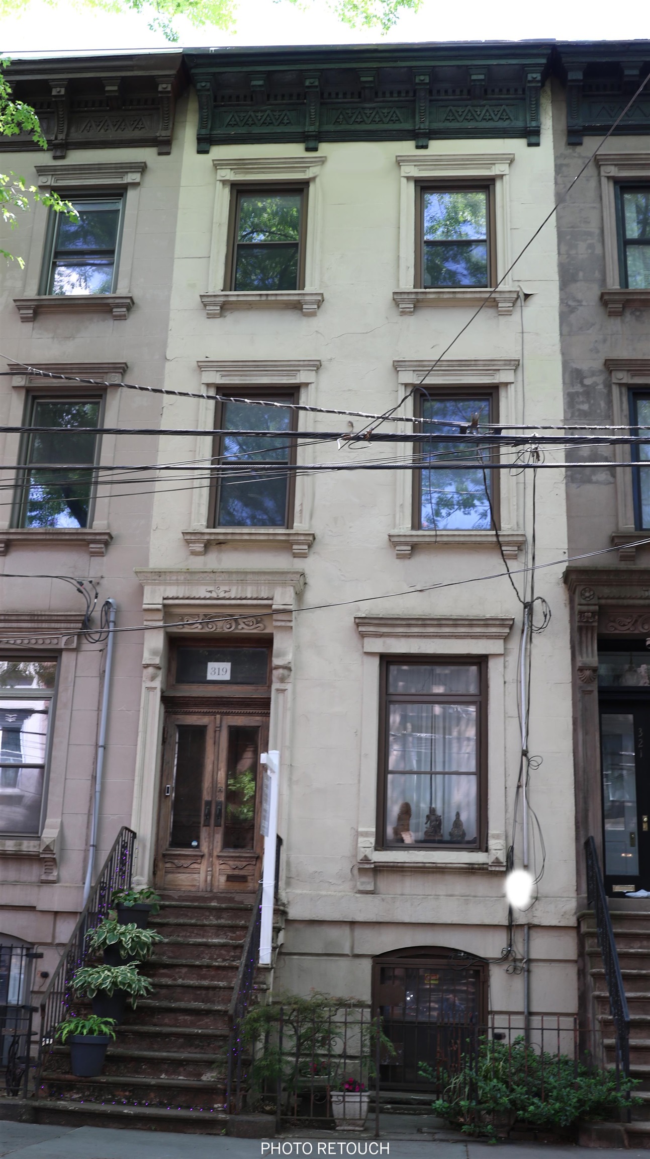 319 YORK ST - Photo 1