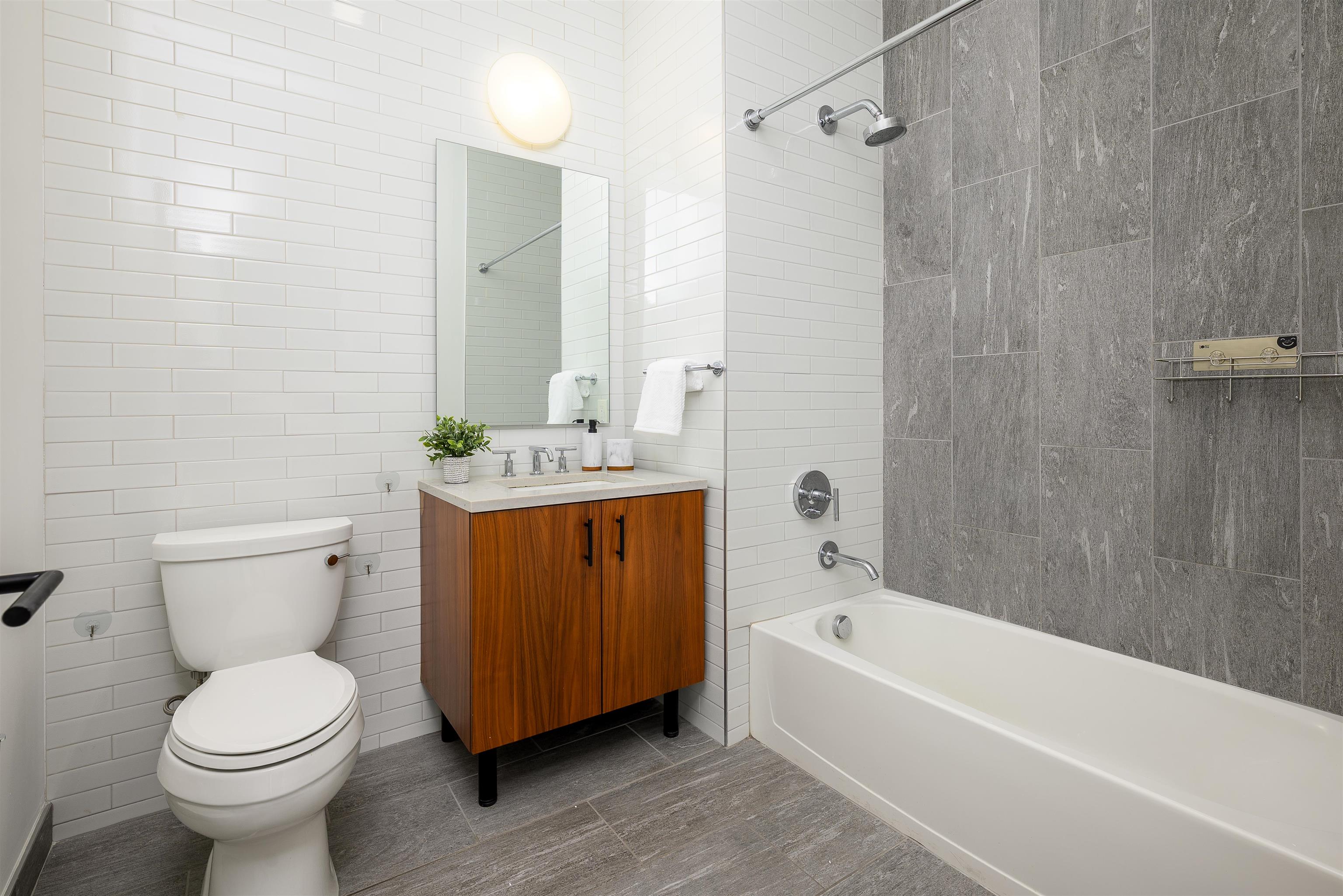 10 PROVOST ST #2706