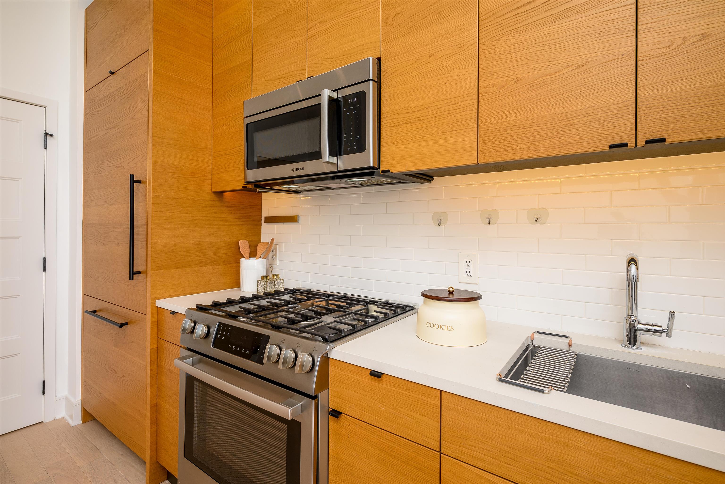 10 PROVOST ST #2706
