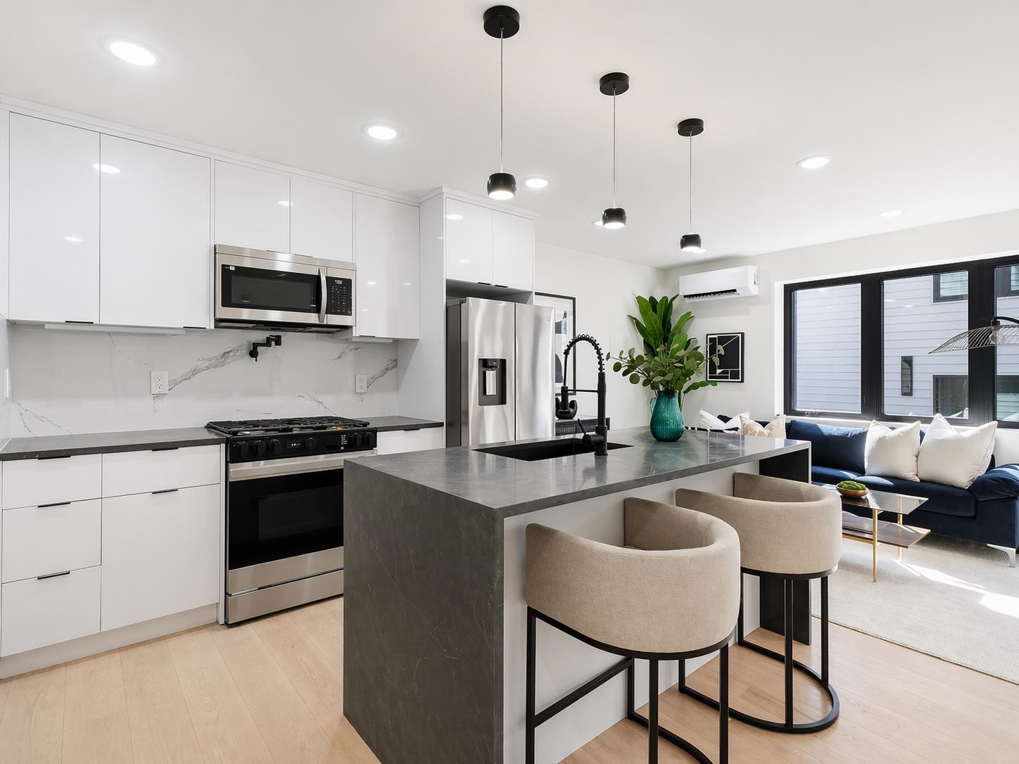 82 PAMRAPO AVE - Photo 1
