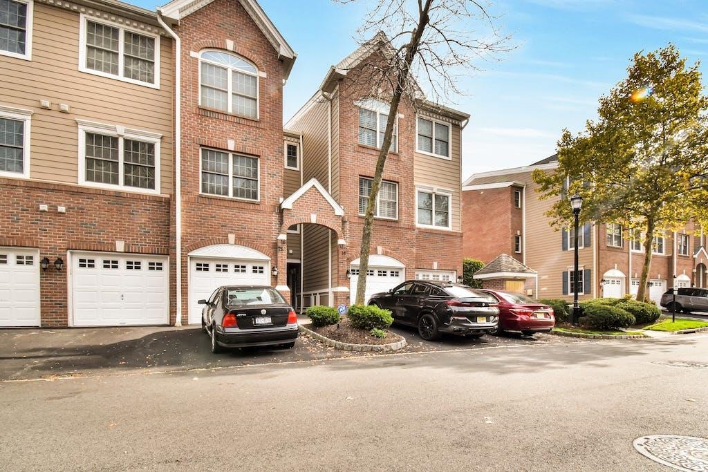 14 LYDIA DR - Photo 2