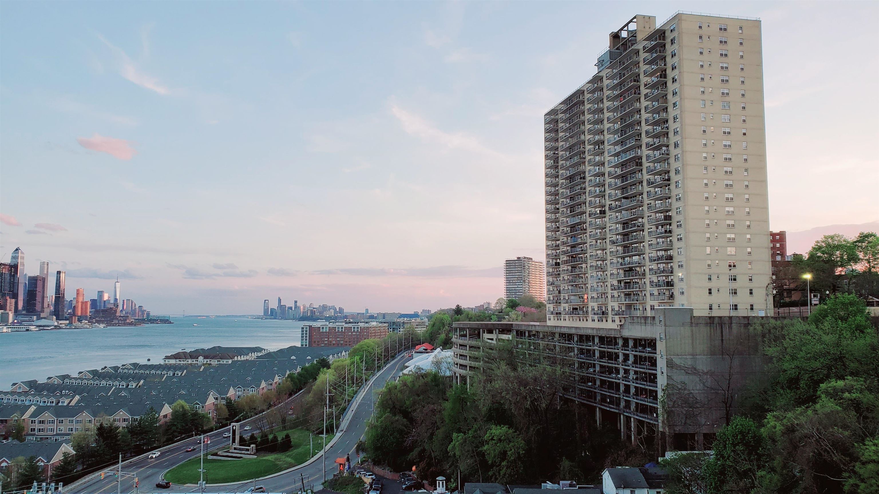 6600 BLVD EAST - Photo 2