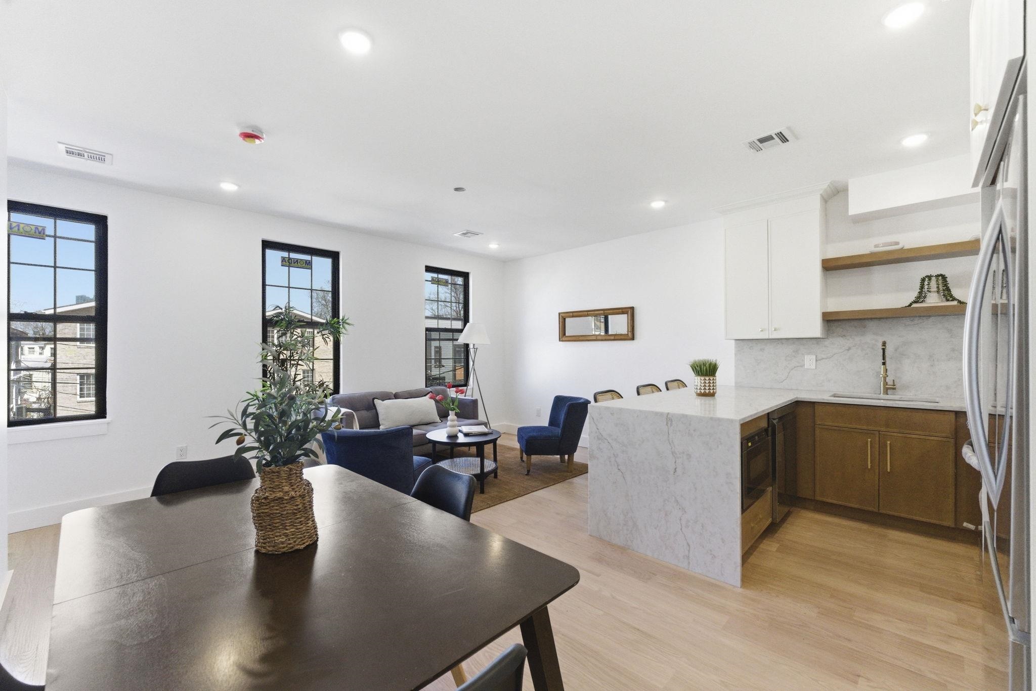 113.5 OAK ST - Photo 4