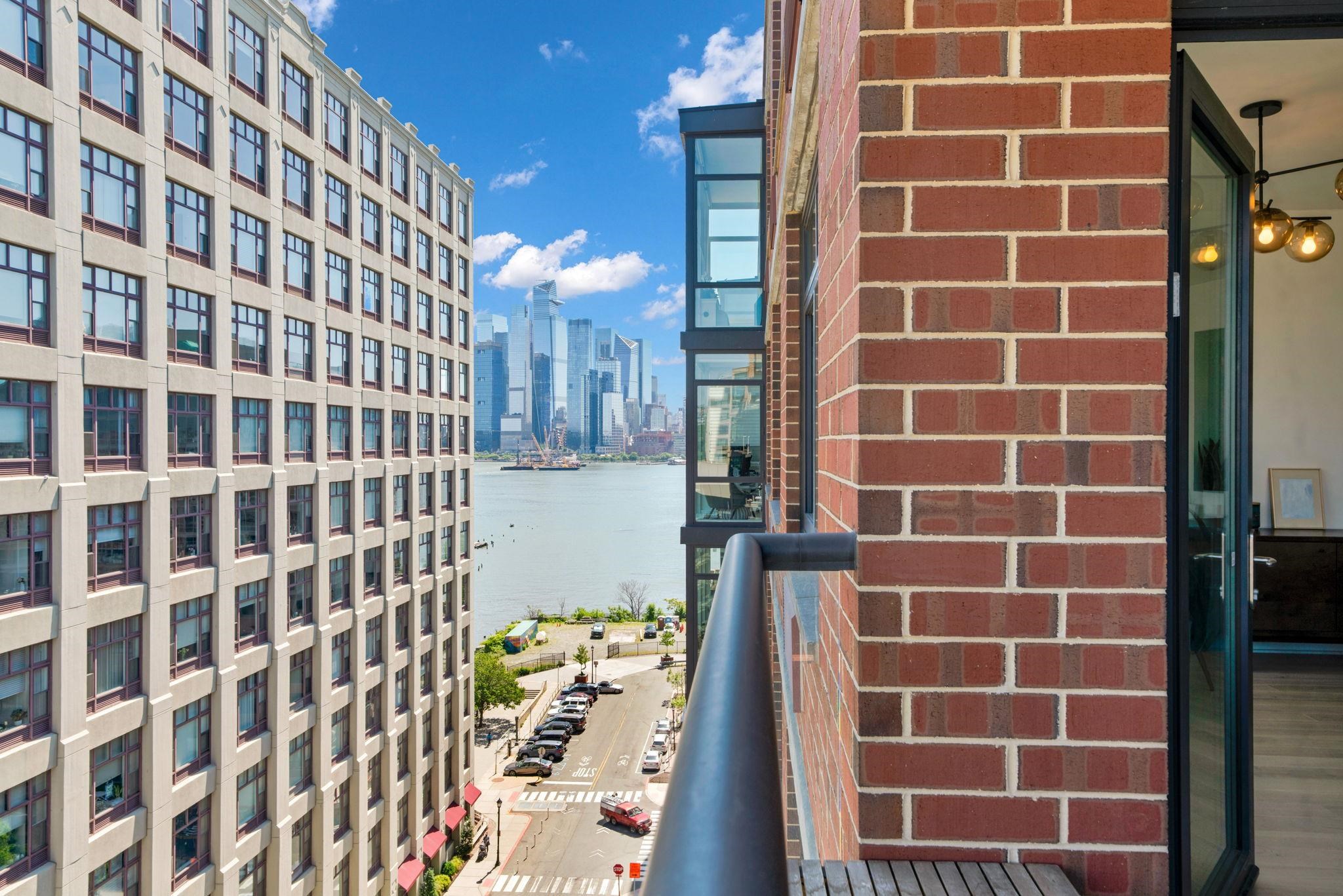 1400 HUDSON ST #1108